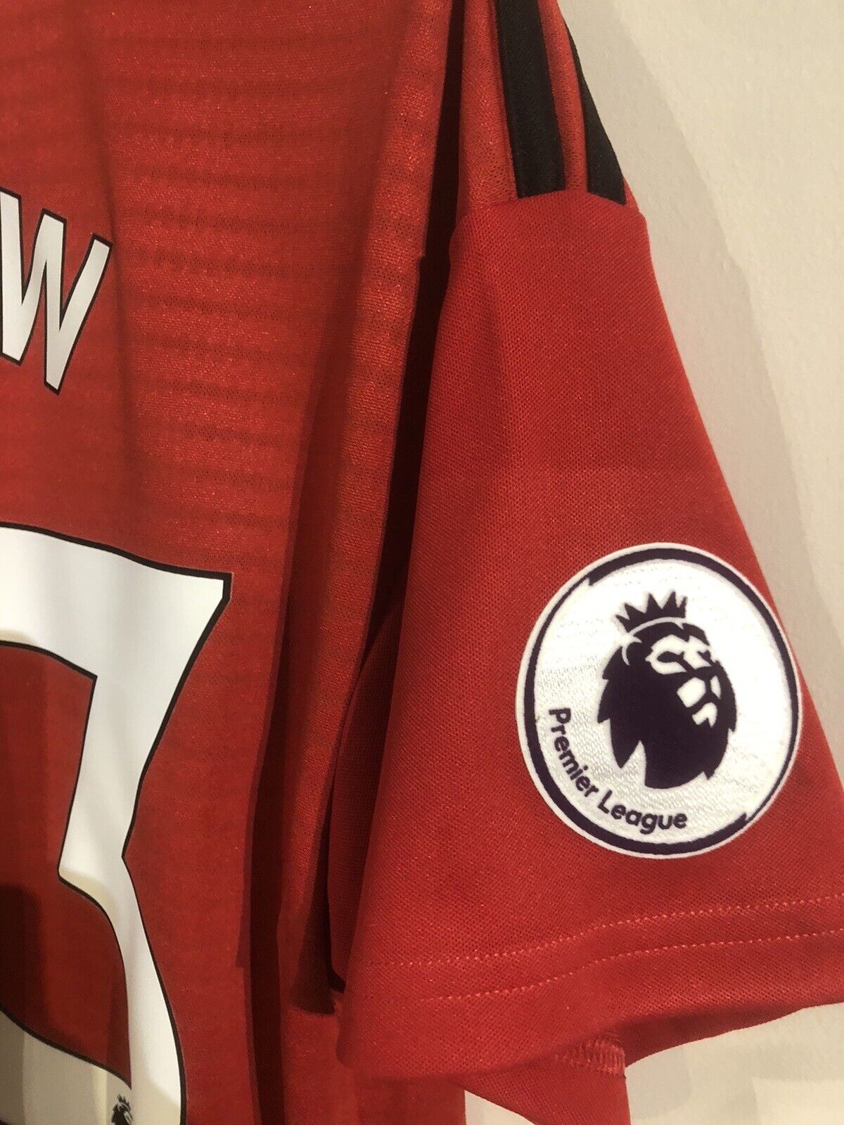 Shaw #23 Manchester United Medium 2018/19 Home Shirt Adidas Excellent Condition