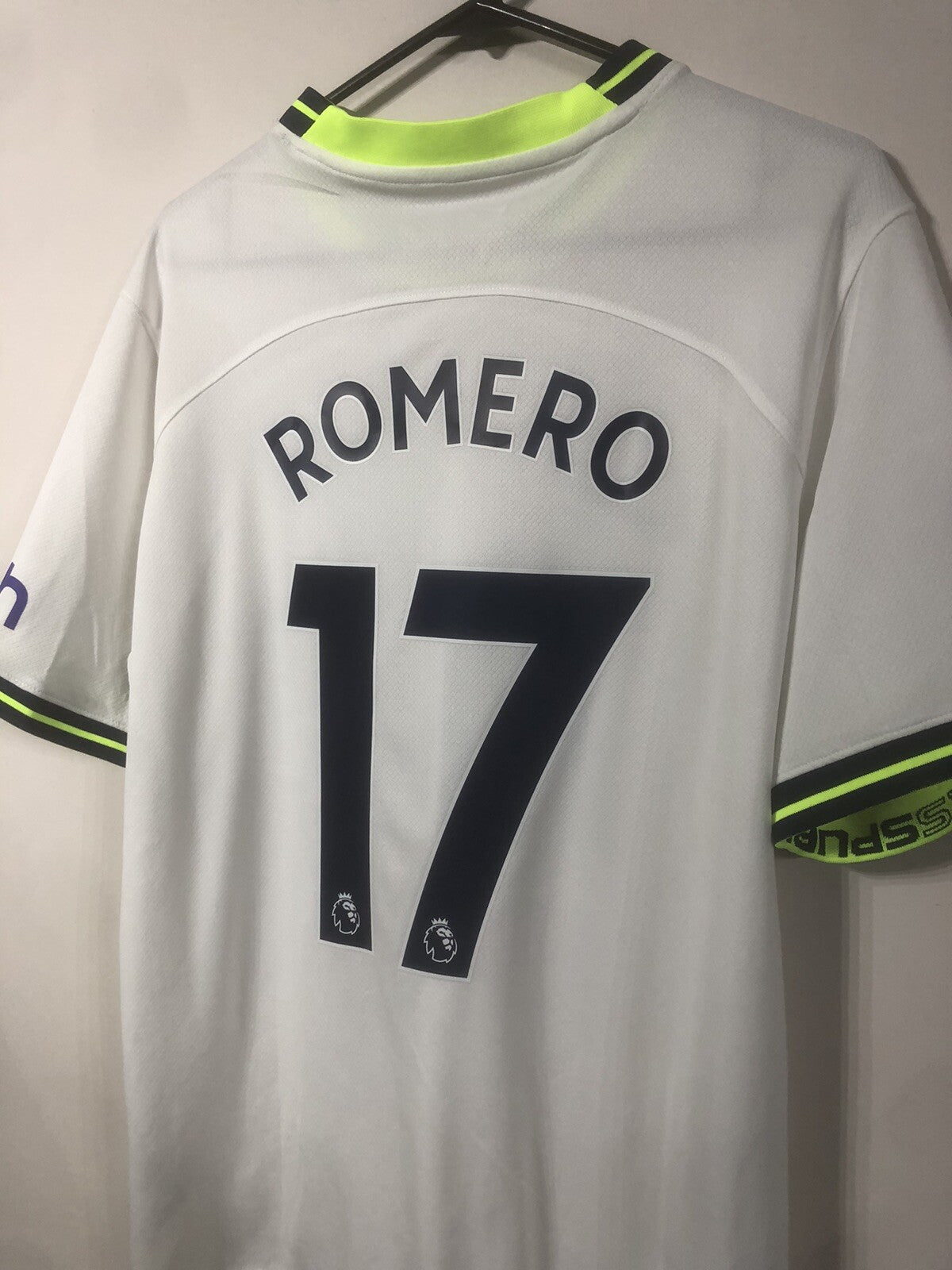 Tottenham Hotspur Romero #17 2022/23 Large Home Excellent Condition DM1849-101