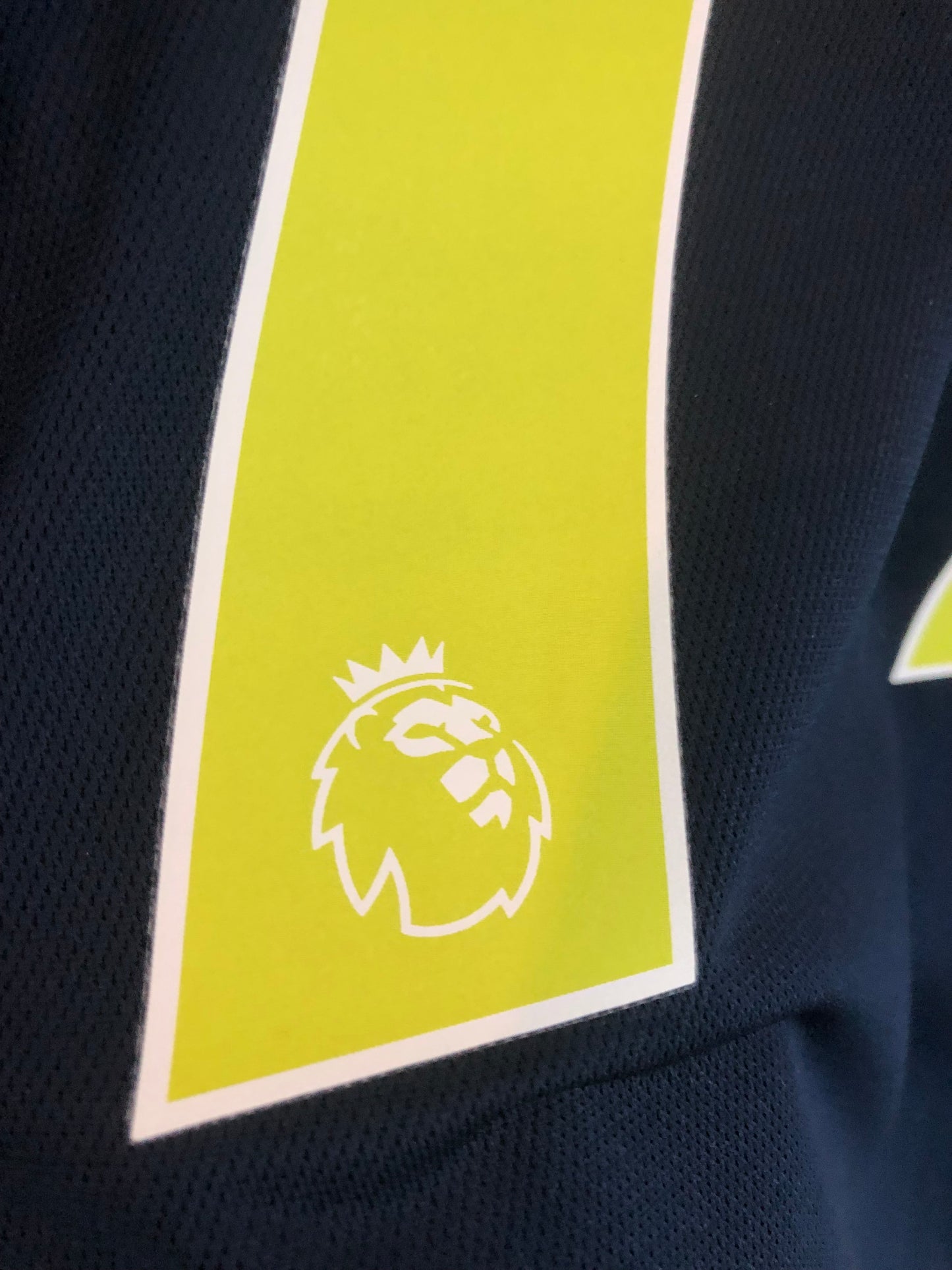 Saka #77 Arsenal 2019/20 Small 3rd Football Shirt Excellent Condition FJ9322