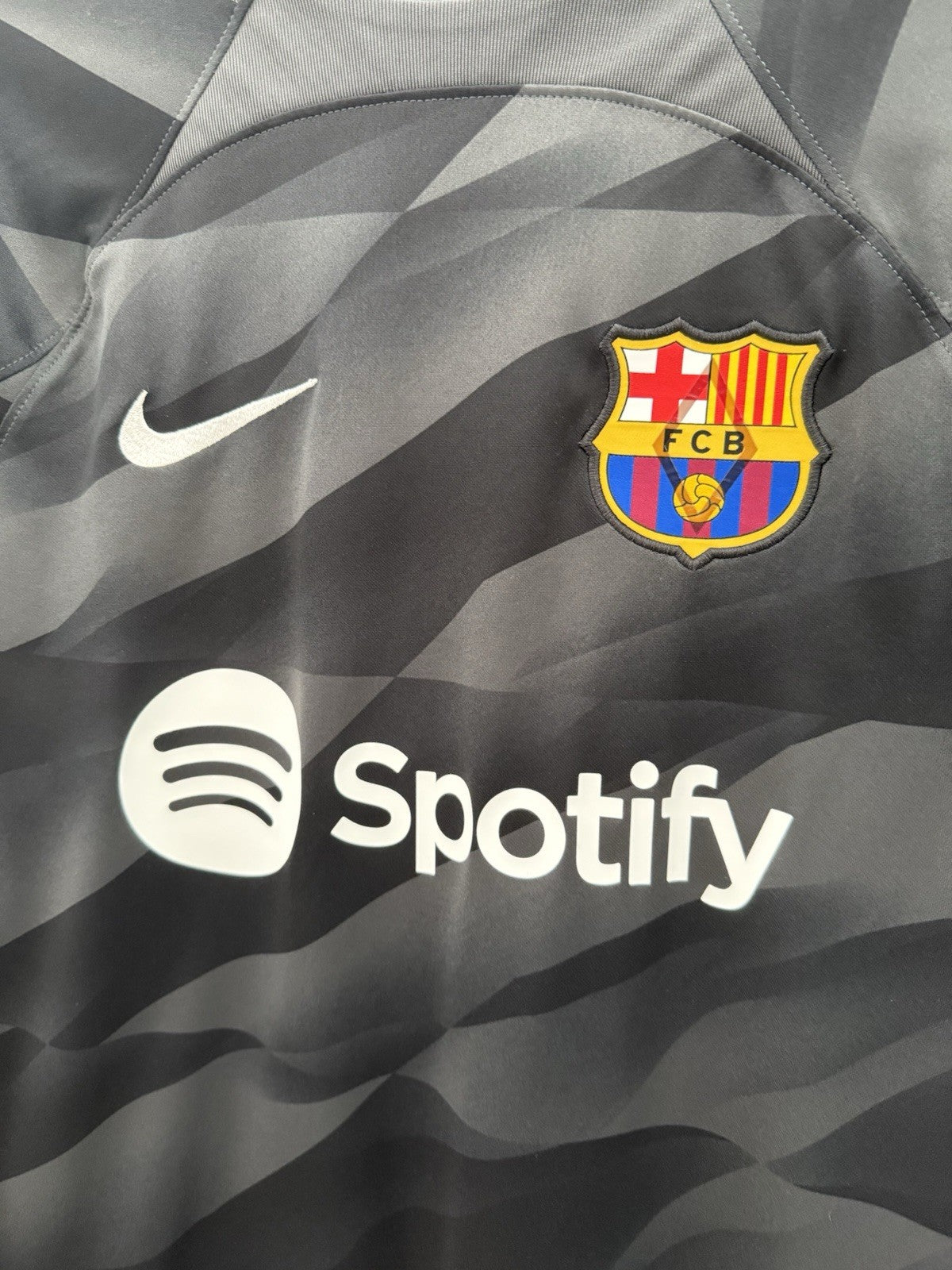 Barcelona 2023/24 Small Away Goalkeeper Shirt Excellent Condition DX2635-061