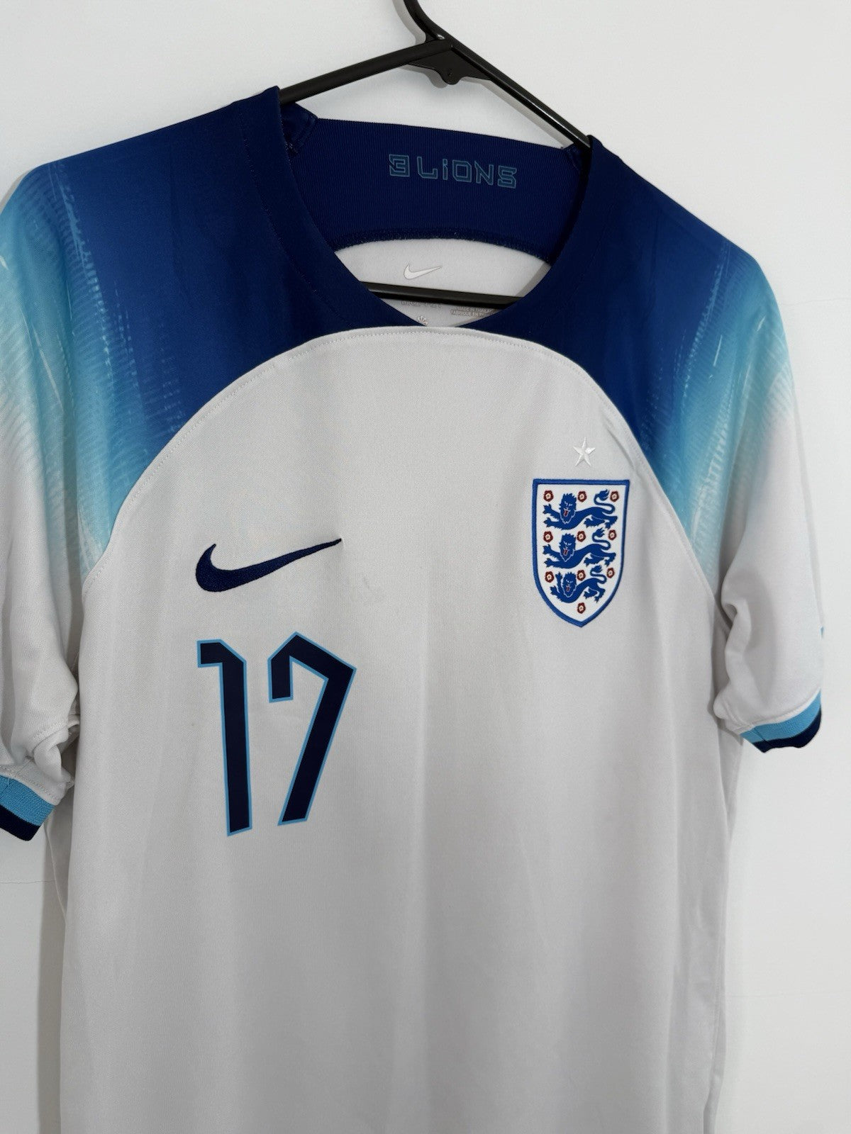 England Saka #17 2022 Medium Home Shirt Excellent Condition DN0687-100