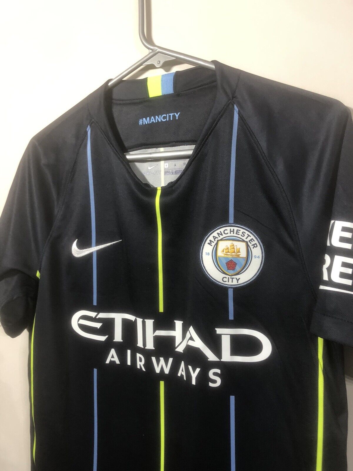 Kompany #4 Manchester City 2018/19 Small Away Shirt Nike Excellent Condition