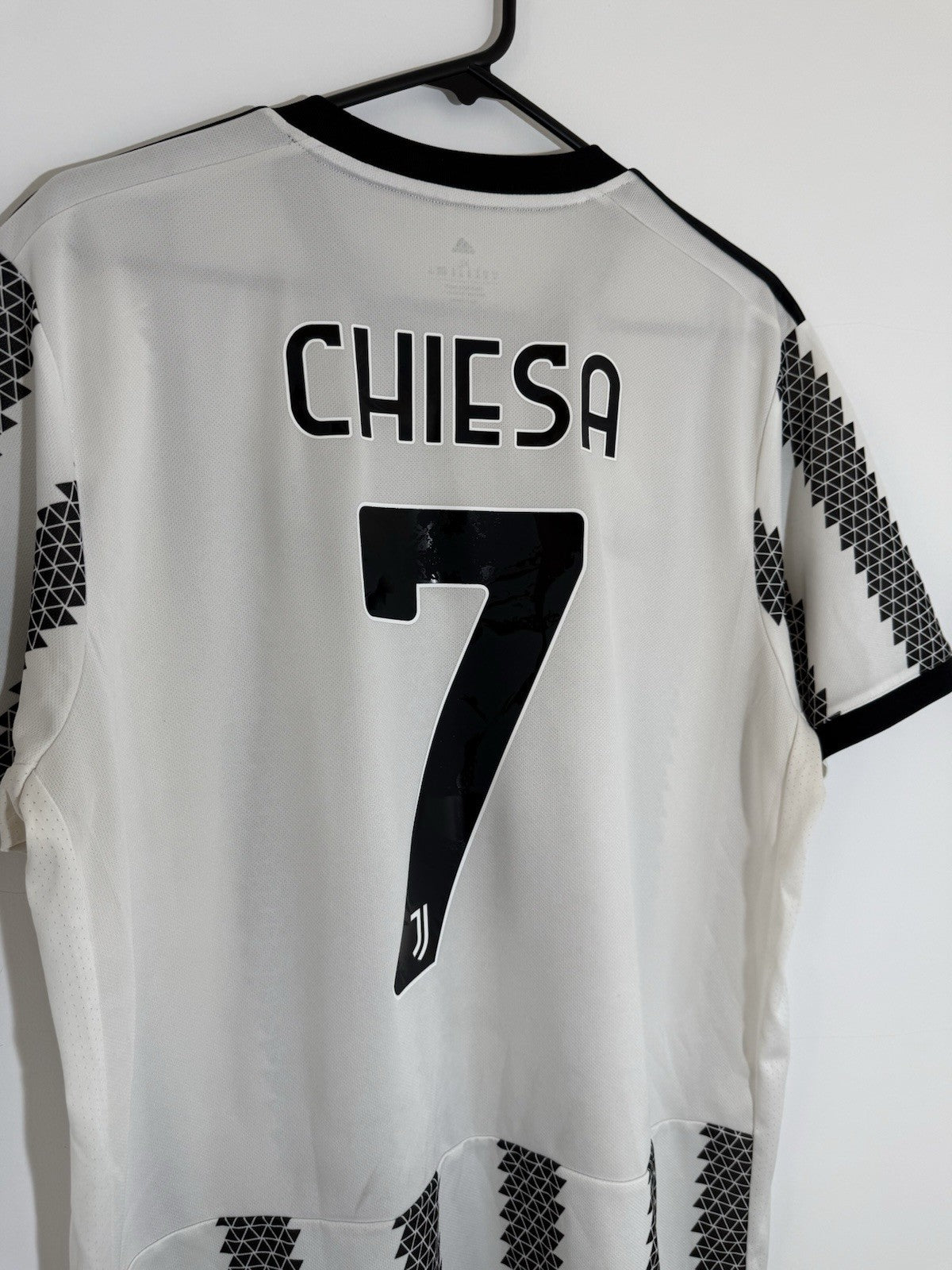 Juventus Chiesa #7 2022/23 XL Home Shirt Excellent Condition H38907