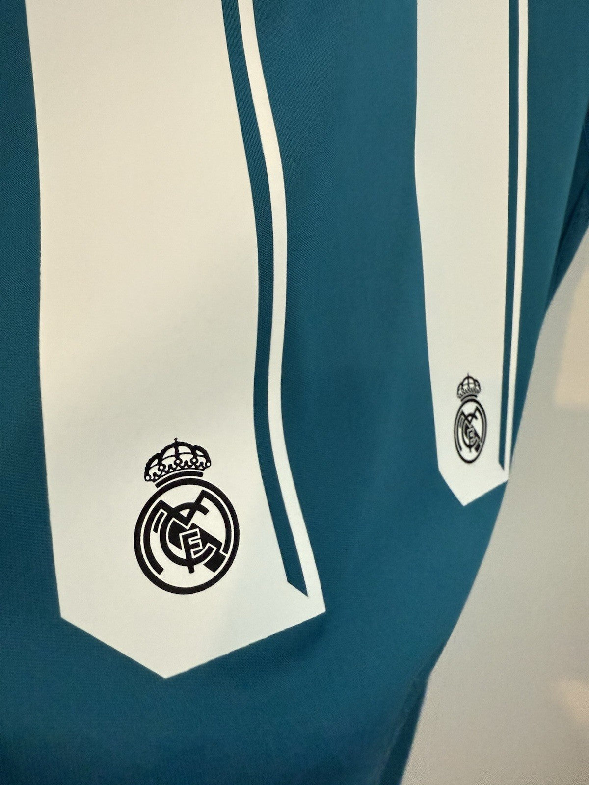Real Madrid Bale #11 2017/18 Small 3rd Shirt Excellent Condition
