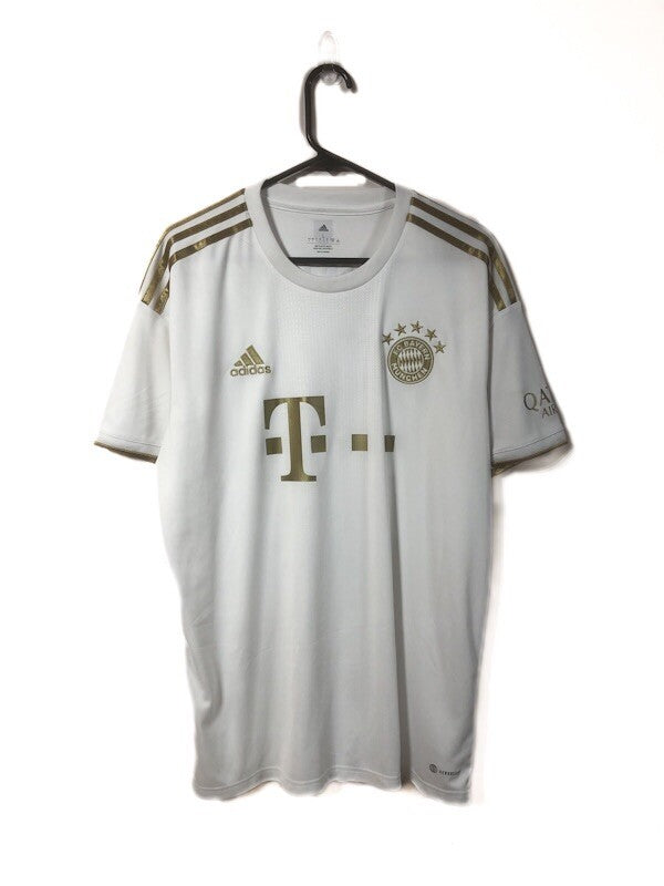 Bayern Munich Mane #17 2022/23 Large Away Shirt Excellent Condition HI3886