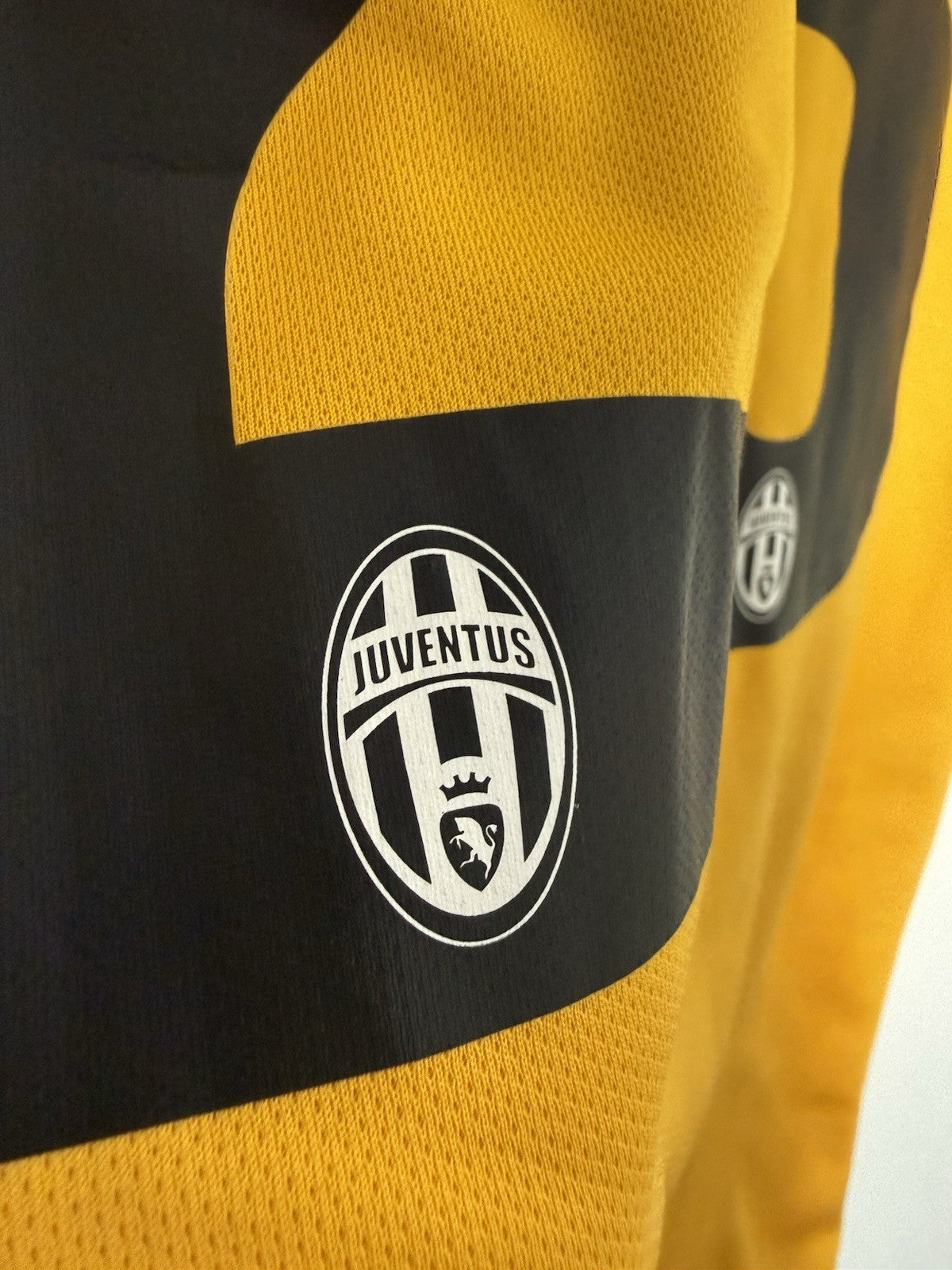 Juventus Vidal #23 2013/14 Small Away Shirt Nike Excellent Condition 533057-717