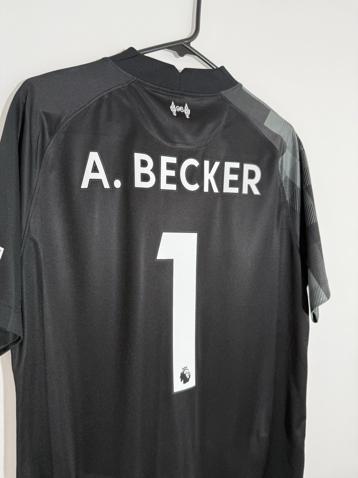 Liverpool A. Becker #1 2021/22 Medium 3rd GK Excellent Condition DB2559-011