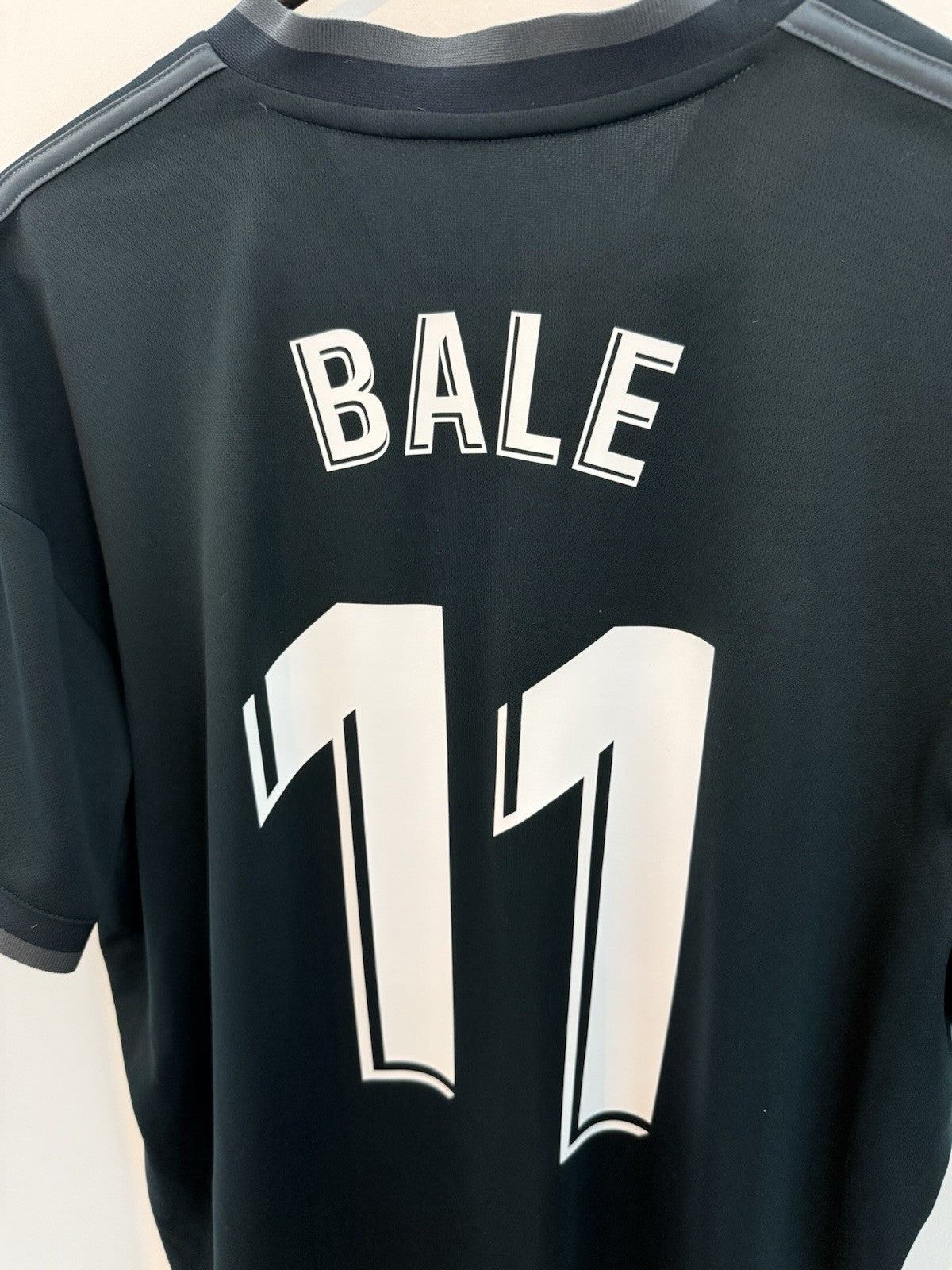 Real Madrid Bale #11 2018/19 Large Away Excellent Condition CG0584
