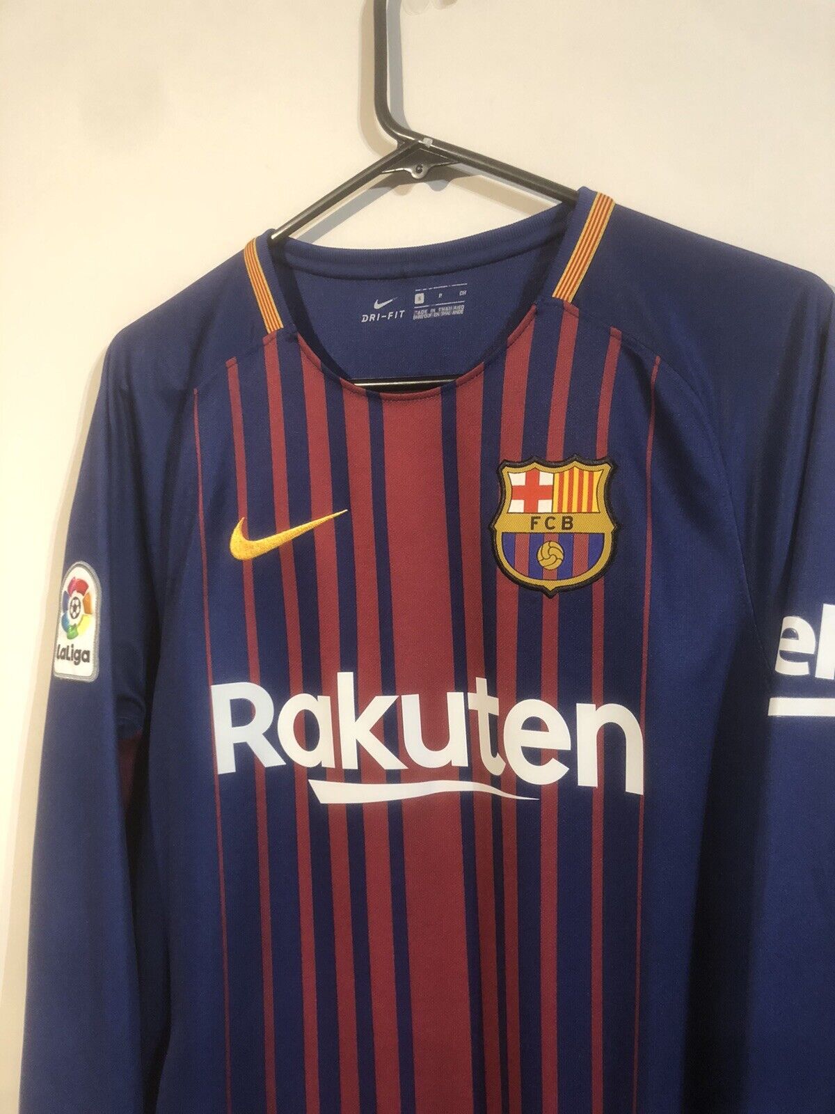 Suarez #9 Barcelona 2017/18 Small Home Long Sleeved Shirt Nike Very Good Conditi