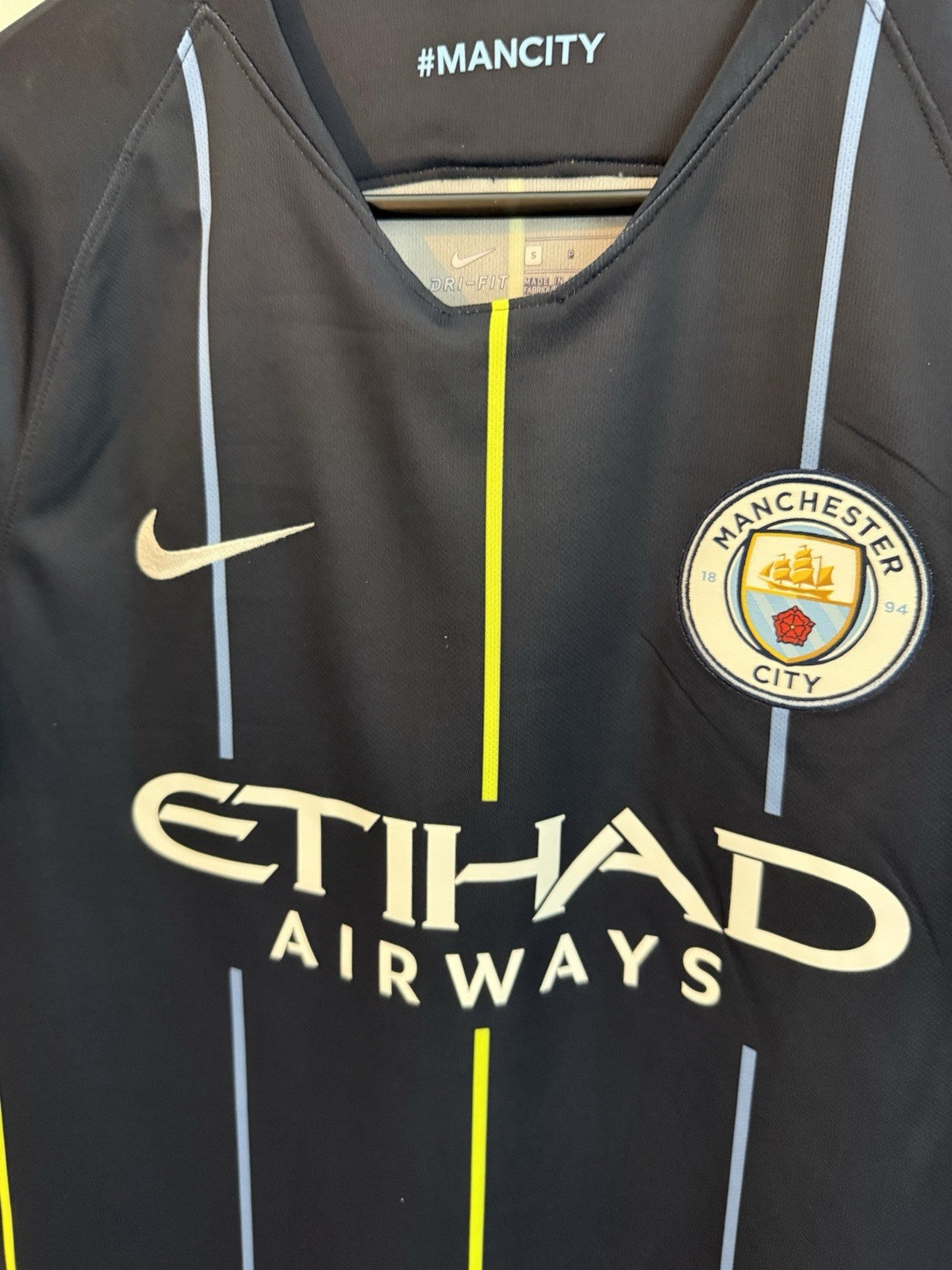 Manchester City Kompany #4 2018/19 Small Away Excellent Condition 919002-476