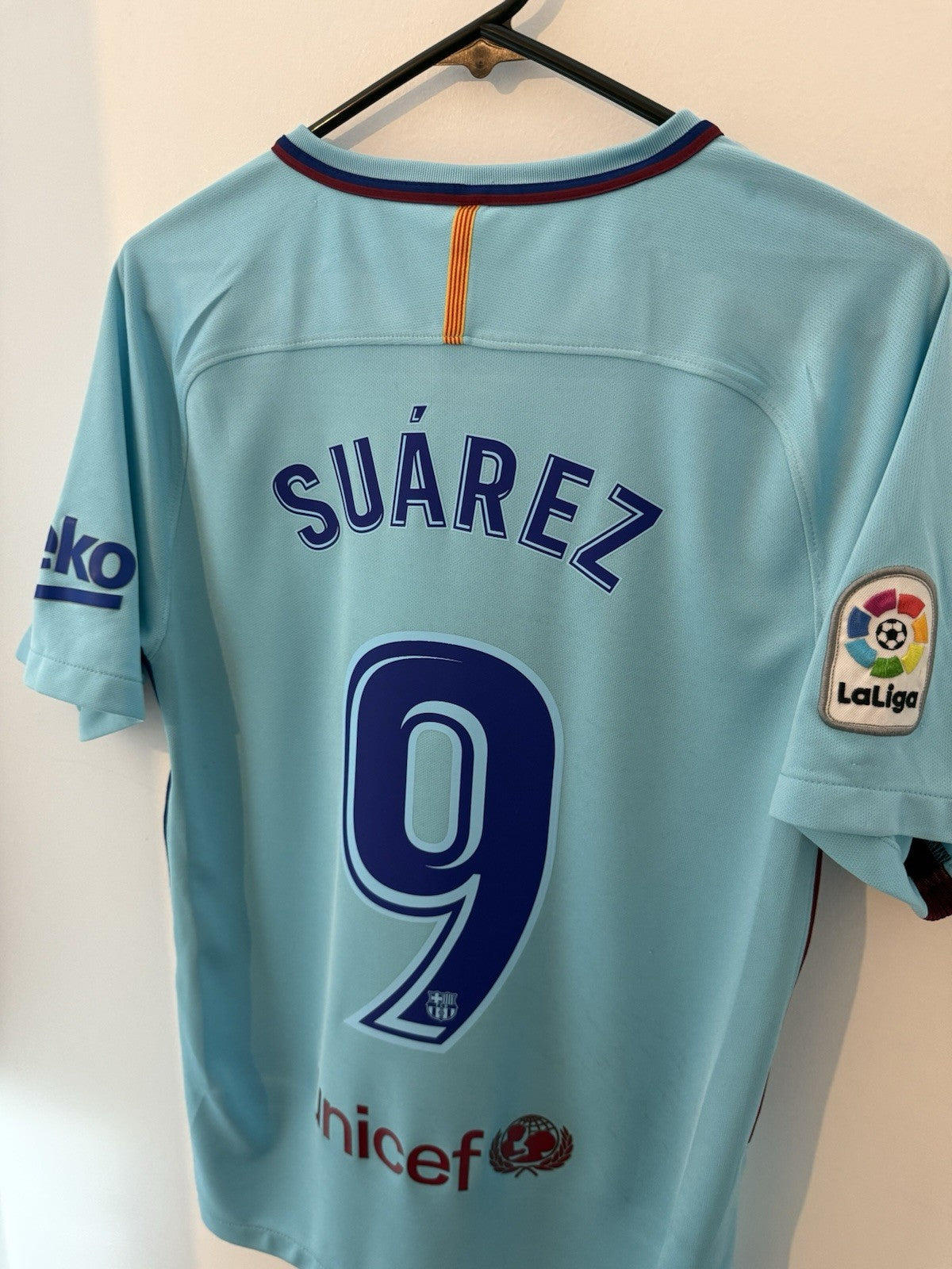 Barcelona Suarez #9 2017/18 Small Away Shirt Excellent Condition 847254-484