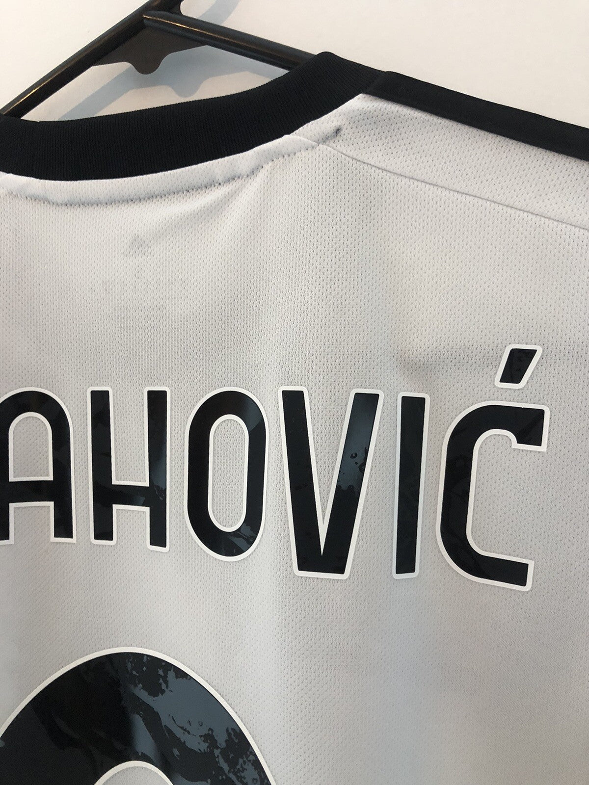 Juventus Vlahovic #9 2022/23 Small Home Shirt Adidas Excellent Condition H38907