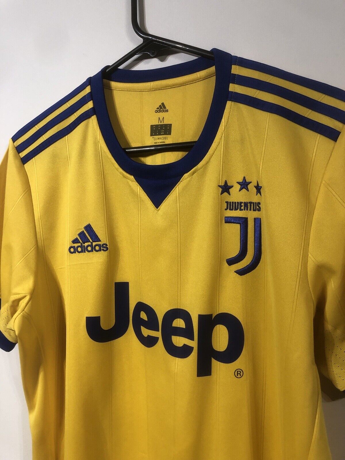 Bonucci #21 Juventus 2017/18 Away Medium Football Shirt Adidas Very Good Conditi