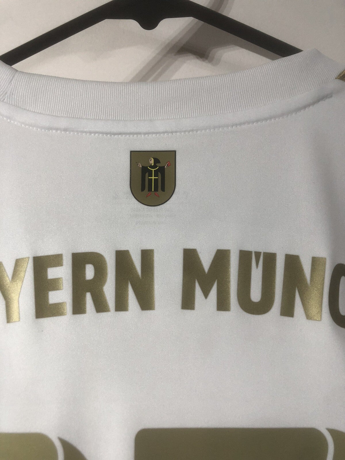 Bayern Munich Mane #17 2022/23 Large Away Shirt Excellent Condition HI3886