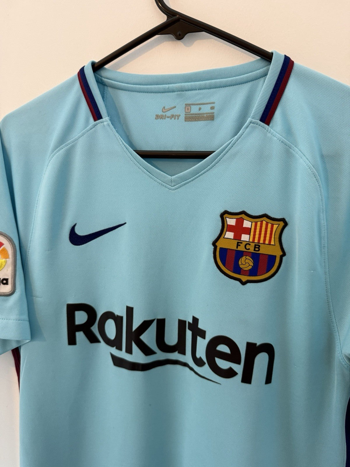 Barcelona Suarez #9 2017/18 Small Away Shirt Excellent Condition 847254-484