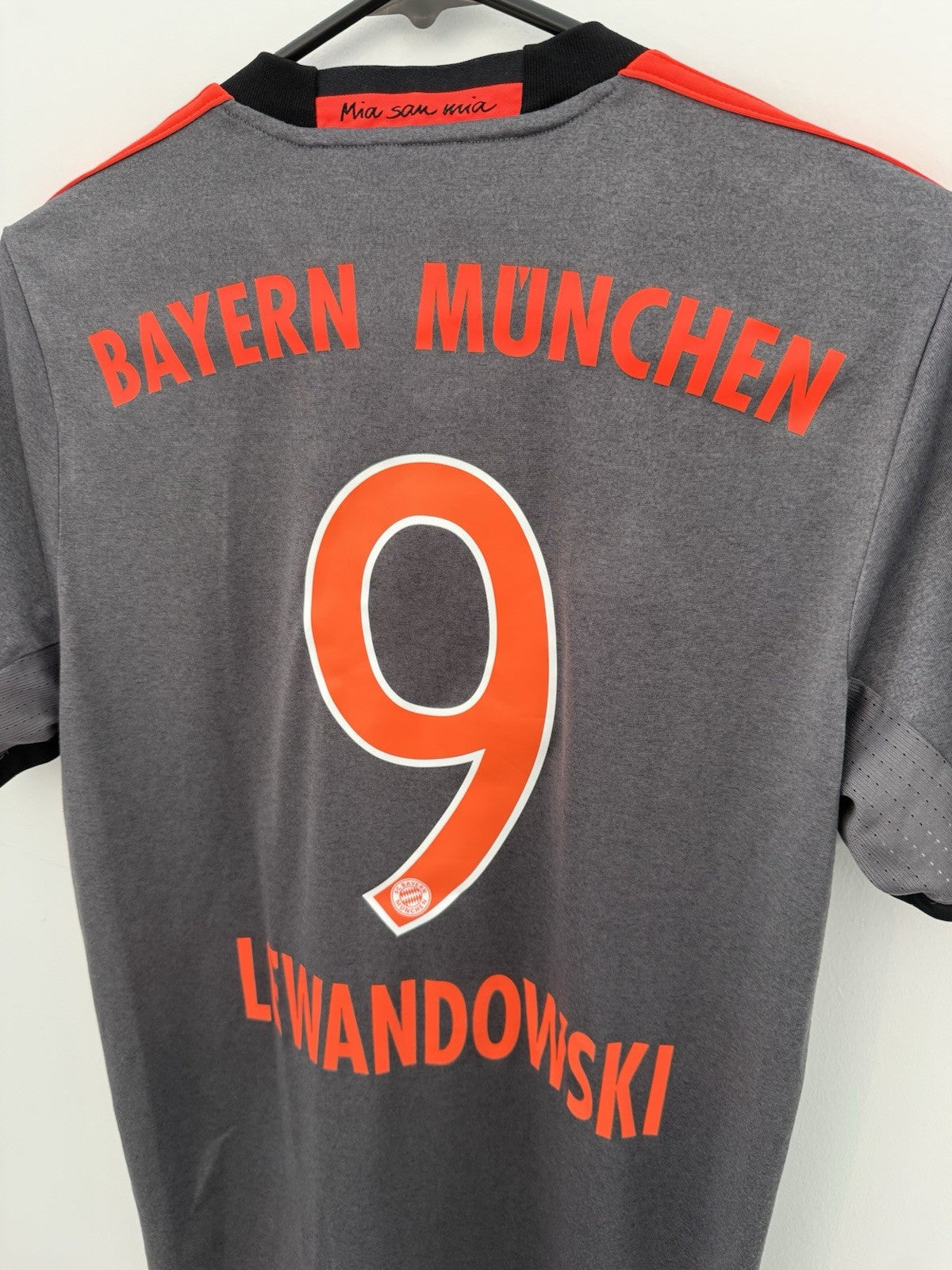 Bayern Munich Lewandowski #9 2016/17 Small Away Shirt Excellent Condition AZ4656