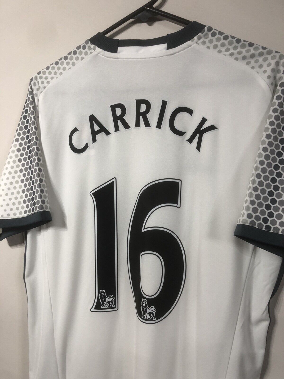 Carrick #16 Manchester United 2016/17 Medium 3rd Football Shirt BNWT AI6690