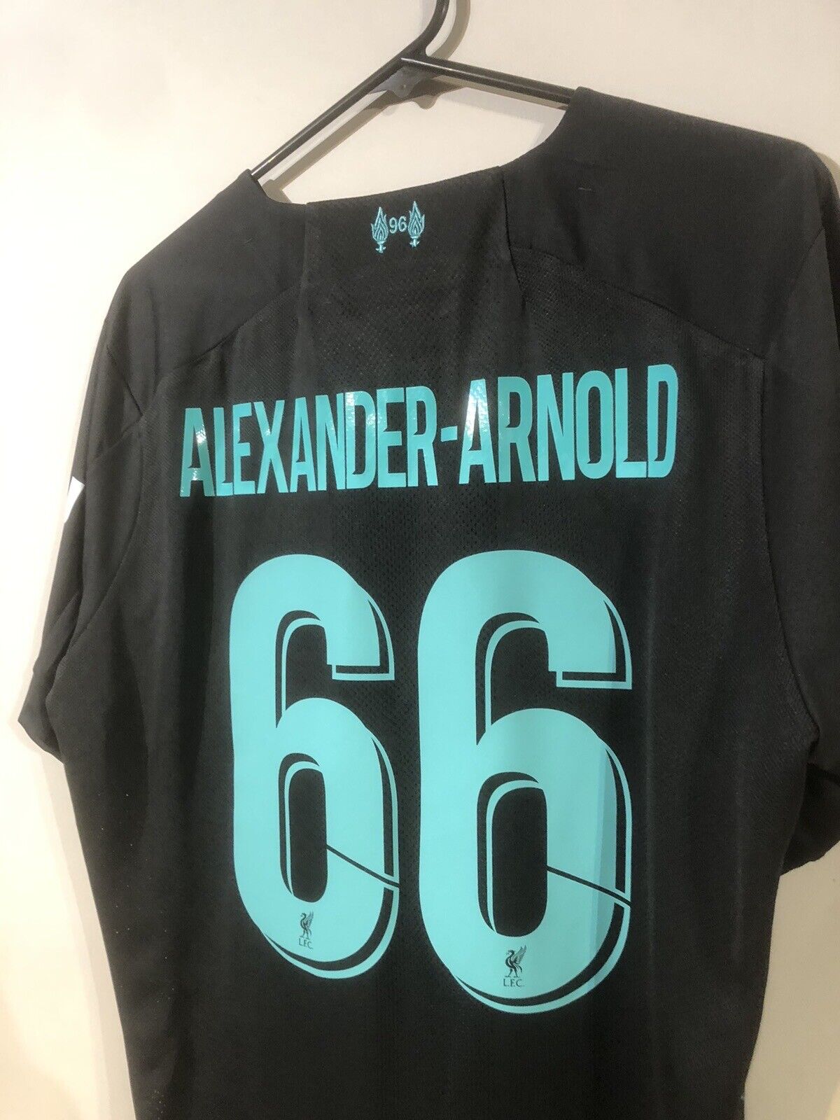 Alexander-Arnold #66 Liverpool 2019/20 Large 3rd Shirt New Balance BNWT
