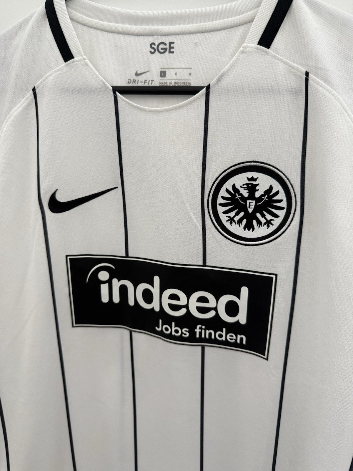 Eintracht Frankfurt 2017/18 Large Home Shirt Excellent Condition