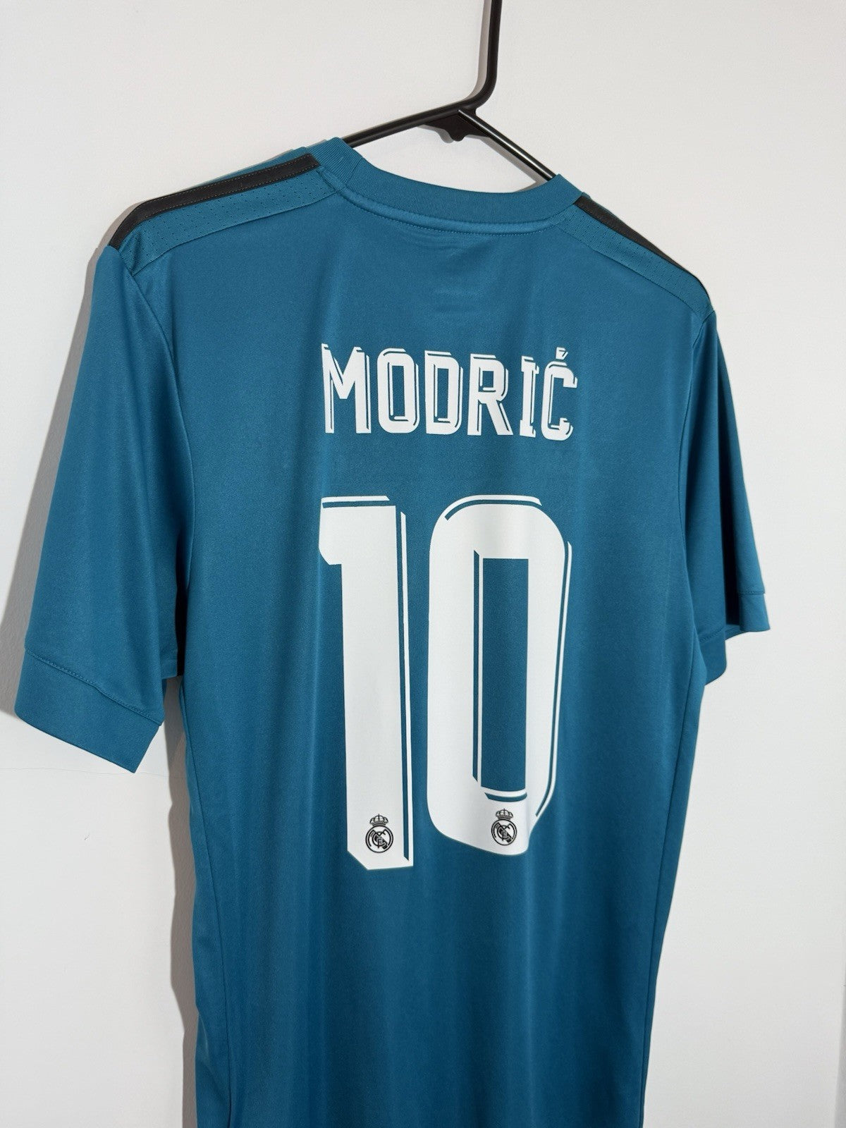 Real Madrid Modric #10 2017/18 Medium Away Shirt Excellent Condition BR3539