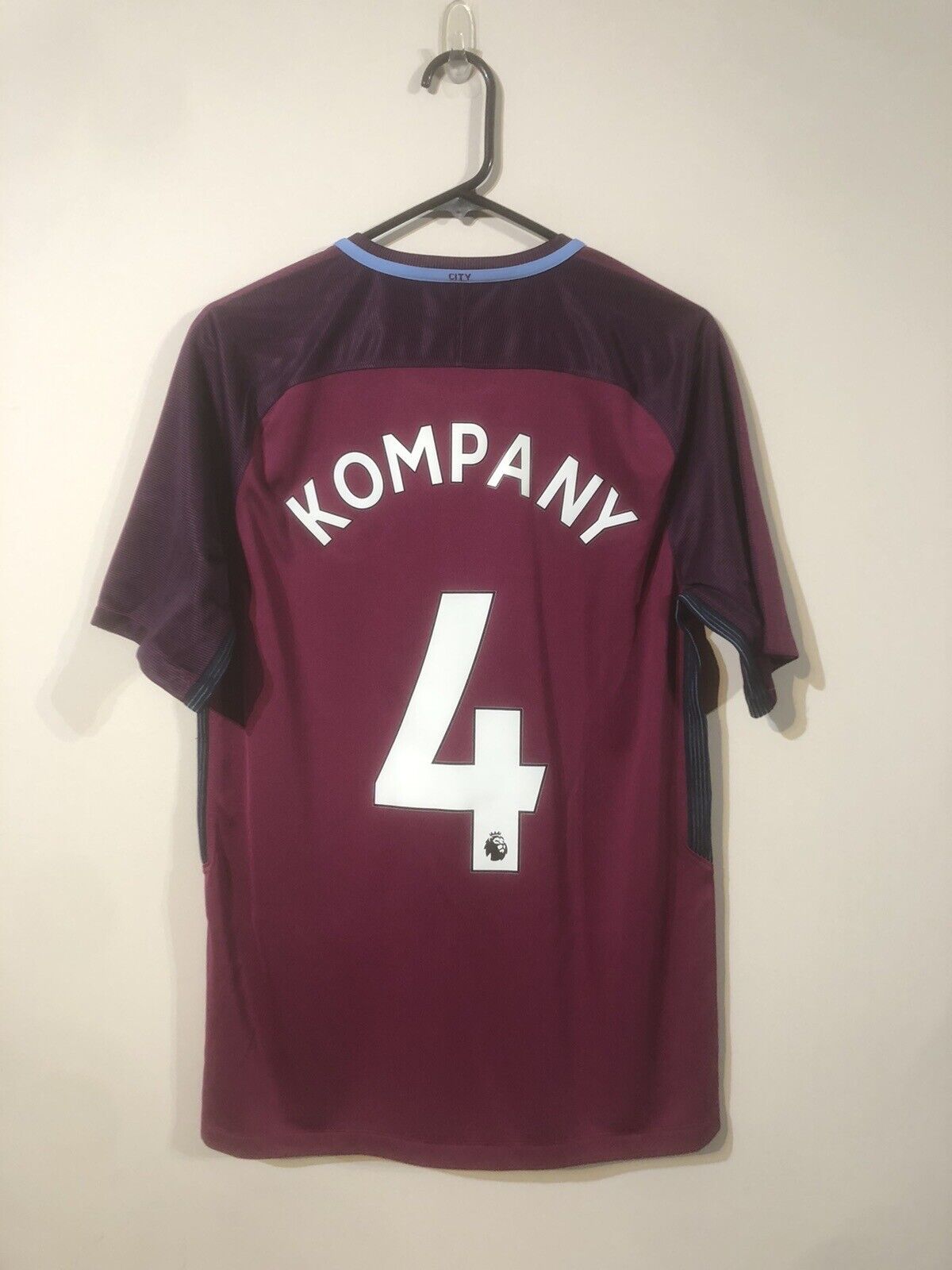 Kompany #4 Manchester City 2017/18 Medium Away Shirt Nike Excellent Condition