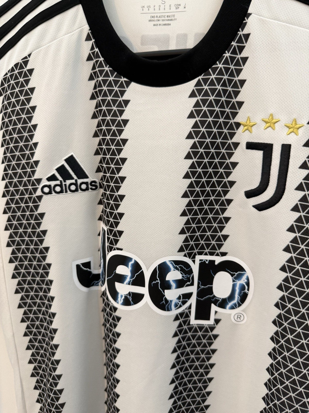 Juventus Chiesa #7 2022/23 Small Home Shirt Adidas Excellent Condition H38907