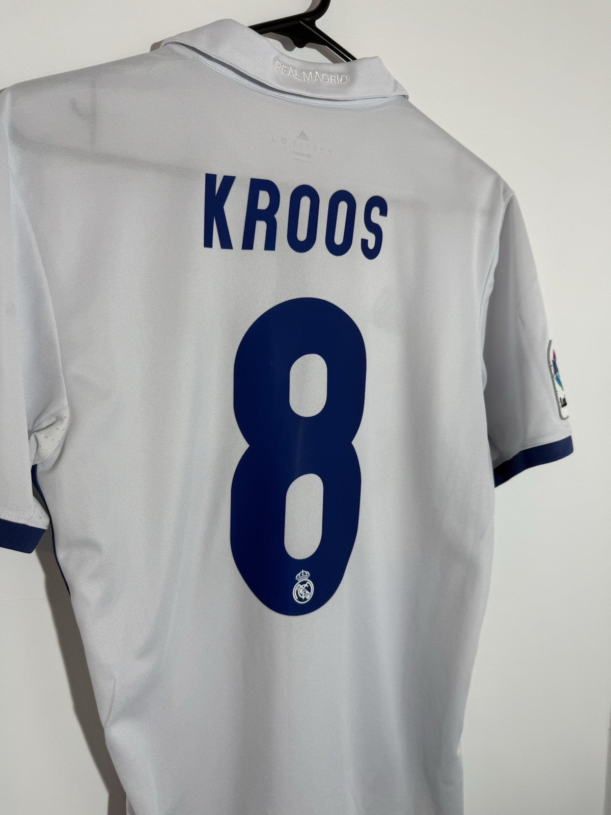 Real Madrid Kroos #8 2016/17 Small Home Shirt Excellent Condition S94922