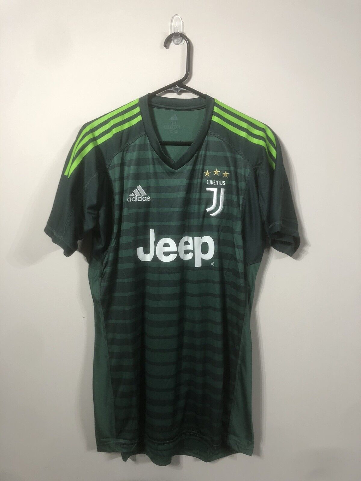 Juventus 2017/18 Medium Goalkeeper Football Shirt Adidas BNWT