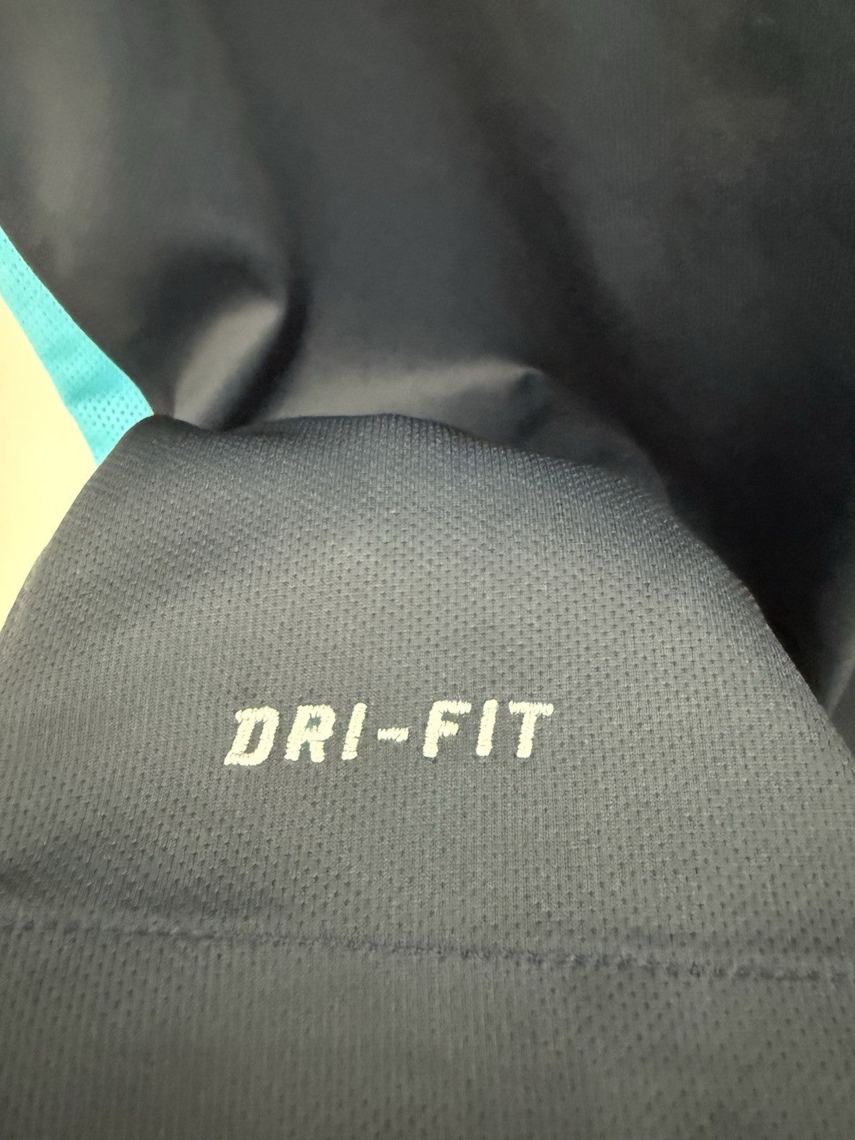 Manchester City 2015/16 Large Away Shirt Excellent Condition 658881-476