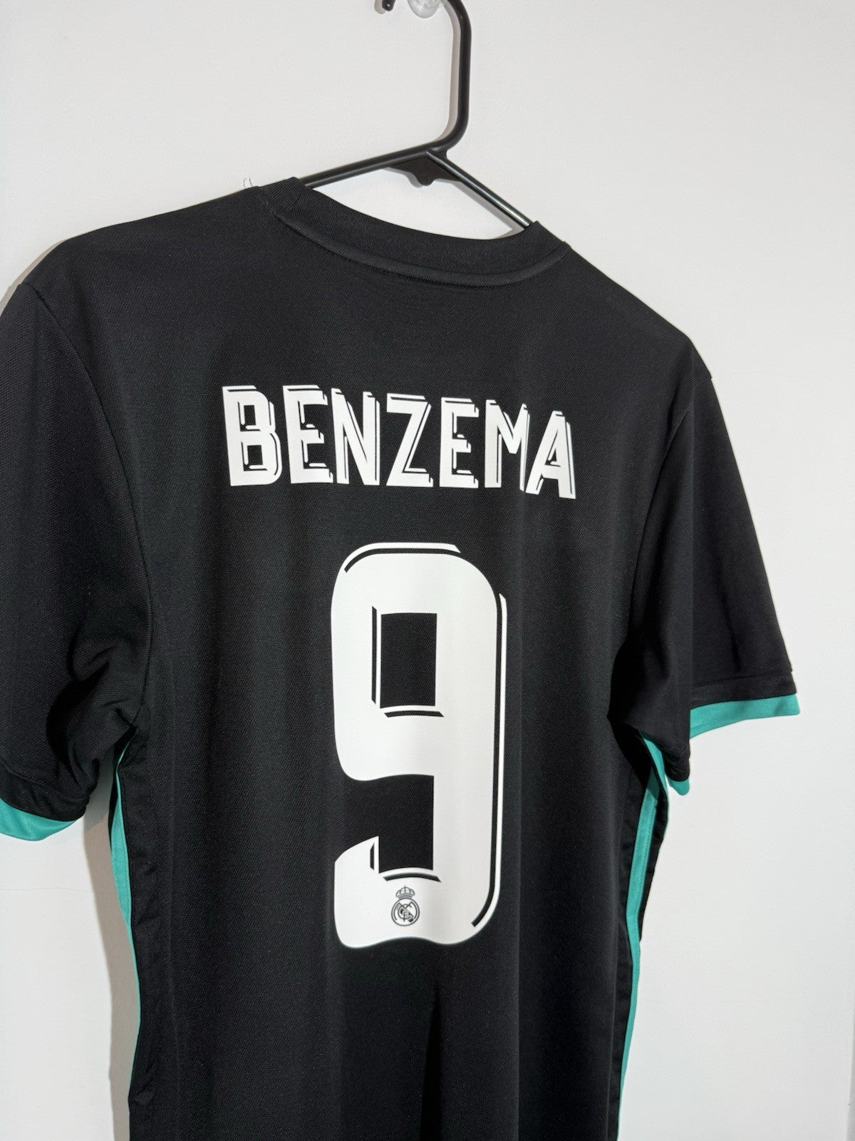 Real Madrid Benzema #9 2017/18 Medium Away Shirt Excellent Condition BR3543
