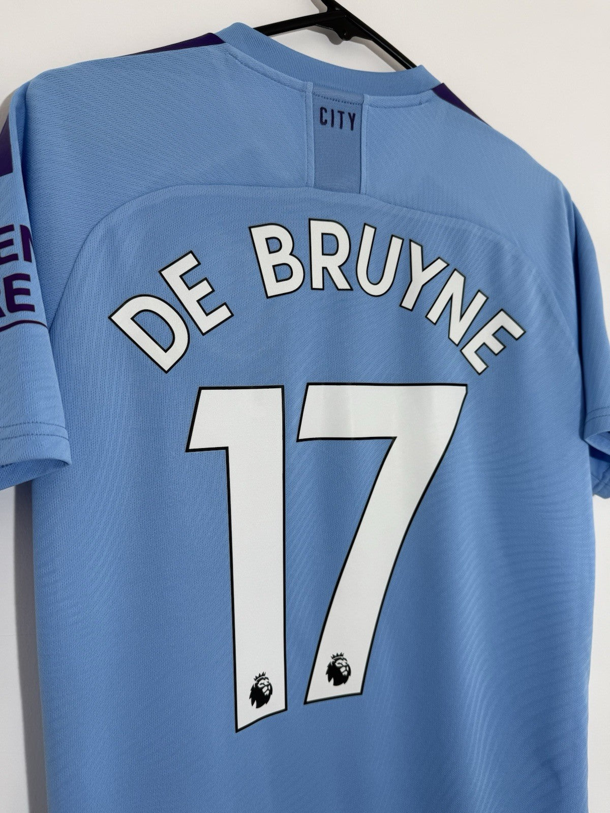 Man City De Bruyne #17 2019/20 Small Home Shirt Excellent Condition 755586-01