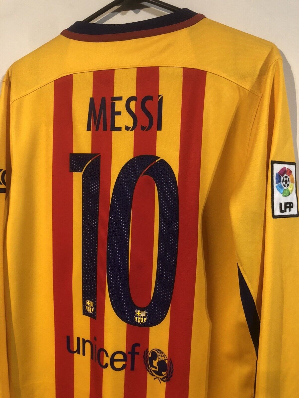 Messi #10 Barcelona 2015/16 Small Long Sleeved Away Shirt Nike Excellent Conditi