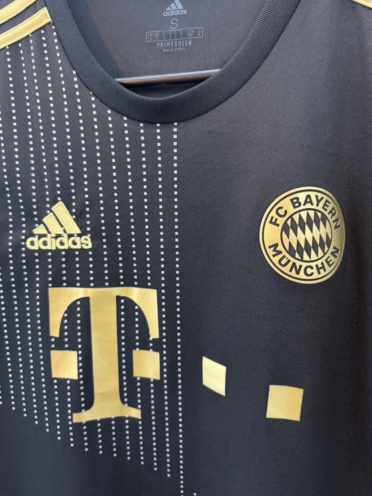 Bayern Munich Davies #19 2021/22 Small Away Excellent Condition GM5317