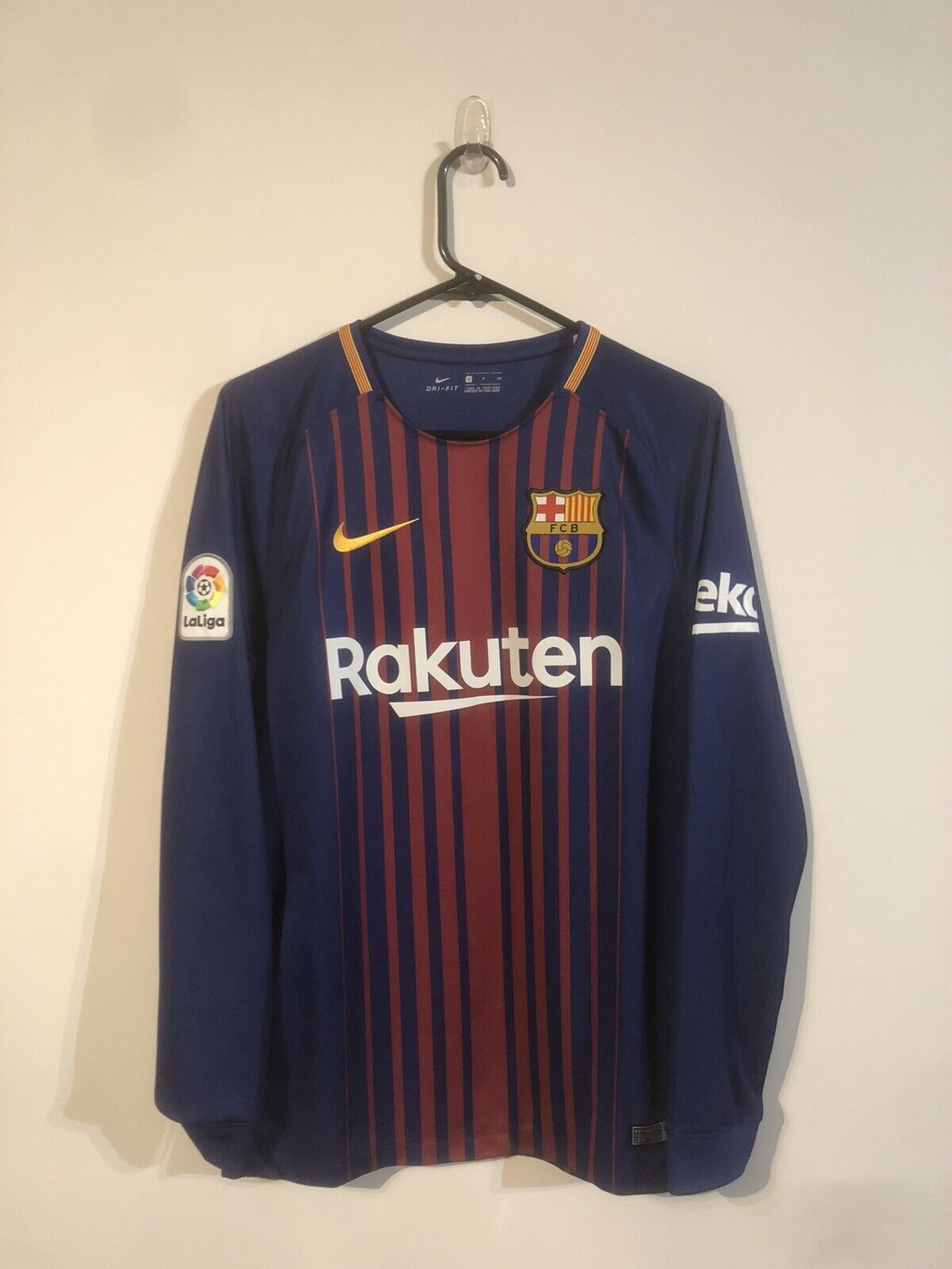 Suarez #9 Barcelona 2017/18 Small Home Long Sleeved Shirt Nike Very Good Conditi