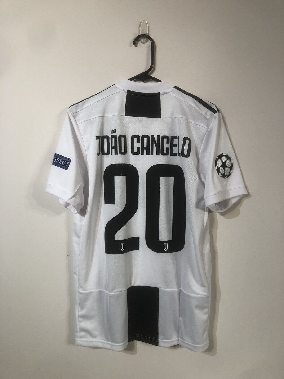 Joao Cancelo #20 Juventus 2018/19 Medium Home Champions League Shirt Adidas BNWT