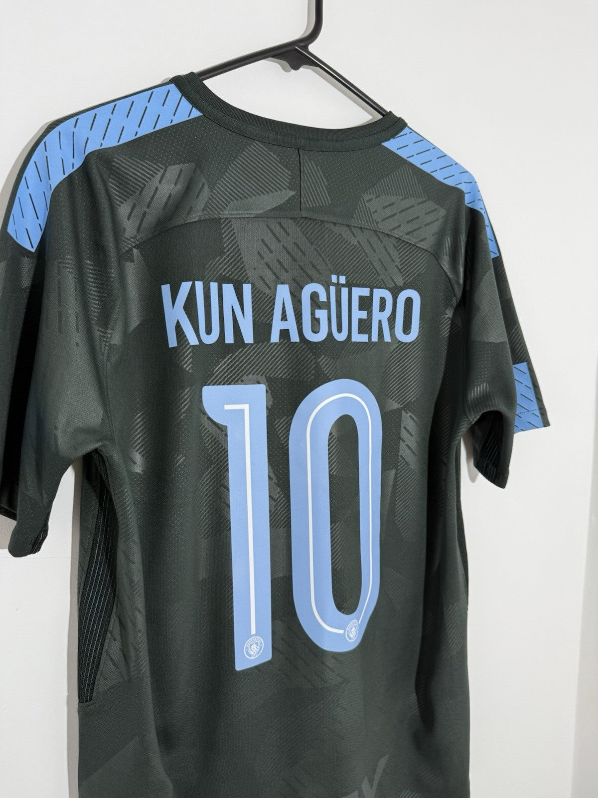 Man City Kun Aguero #10 2017/18 Medium 3rd Shirt Excellent