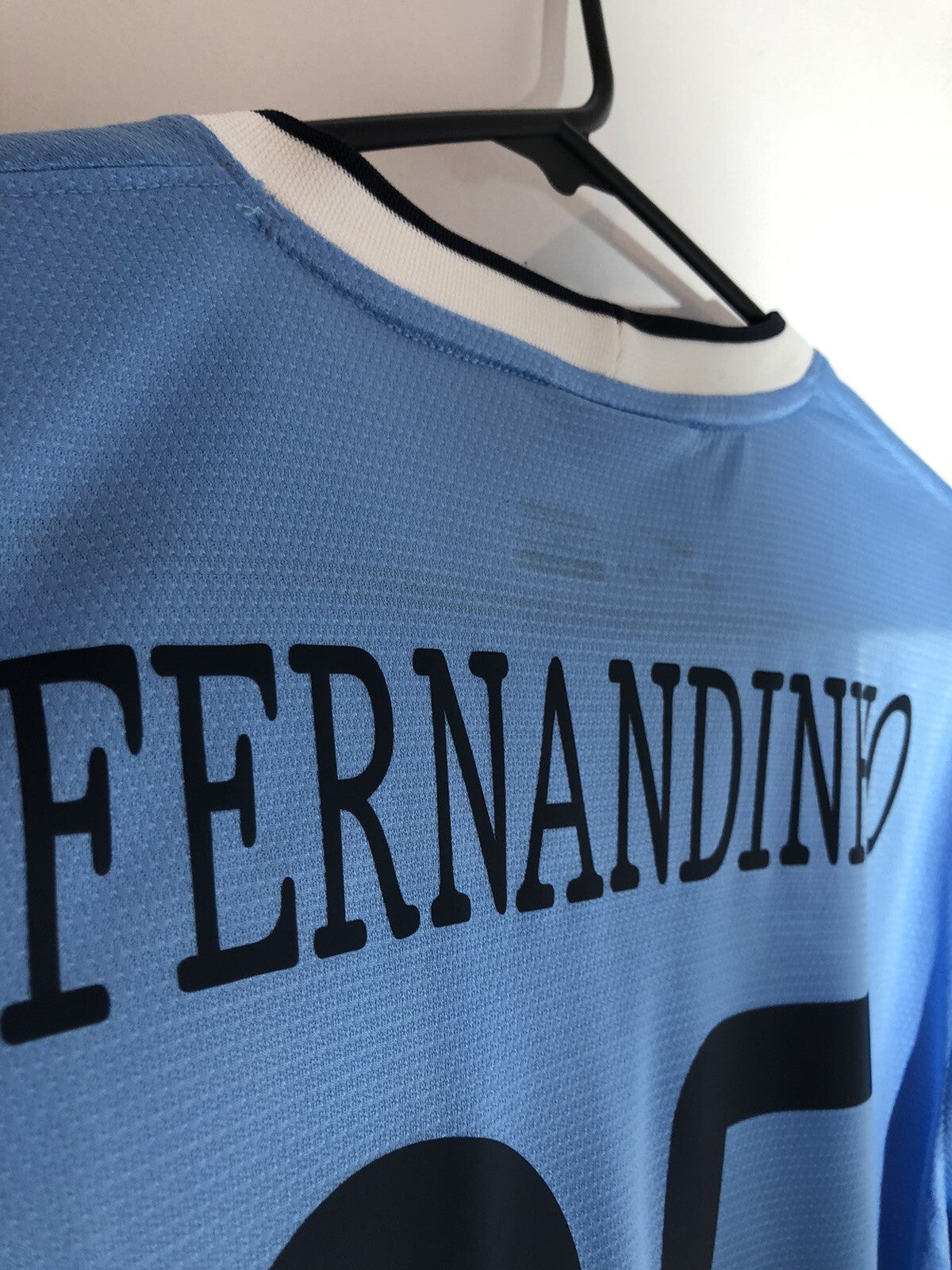 Man City Fernandinho #25 2013/14 Medium Home Excellent Condition 574863-489