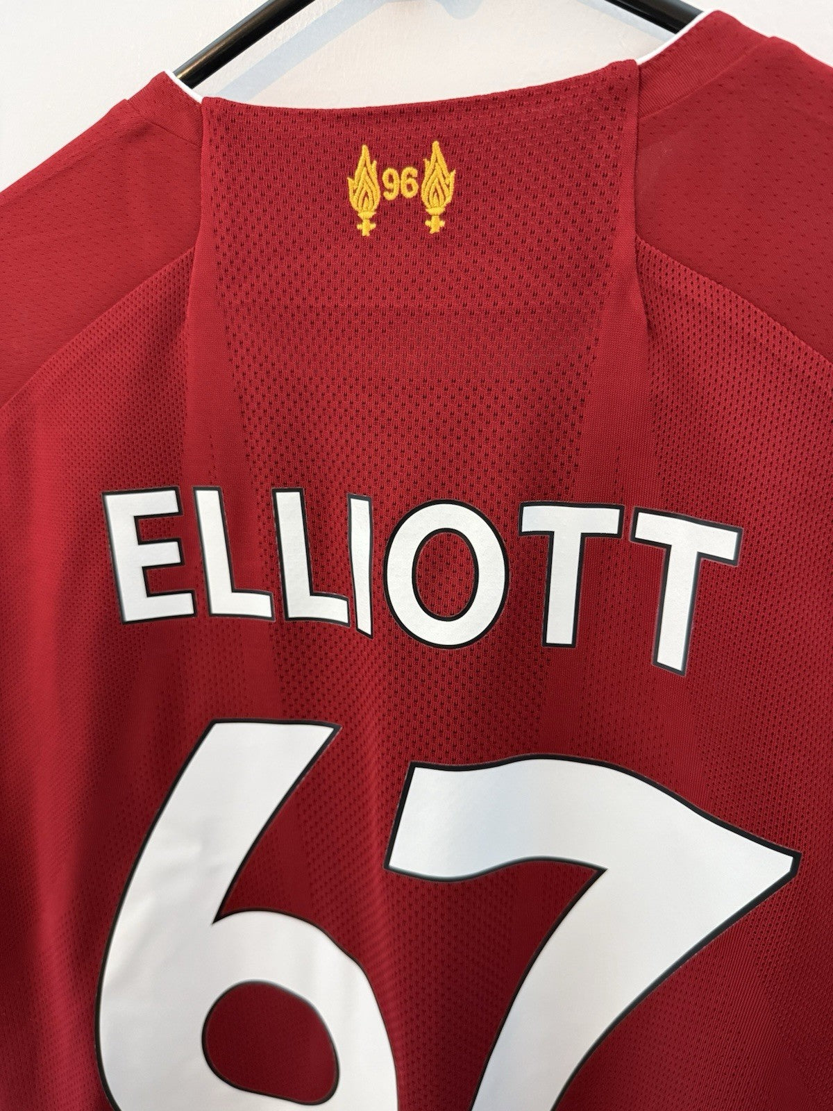 Liverpool Elliott #67 2019/20 Small Home Shirt New Balance BNWT MT930000