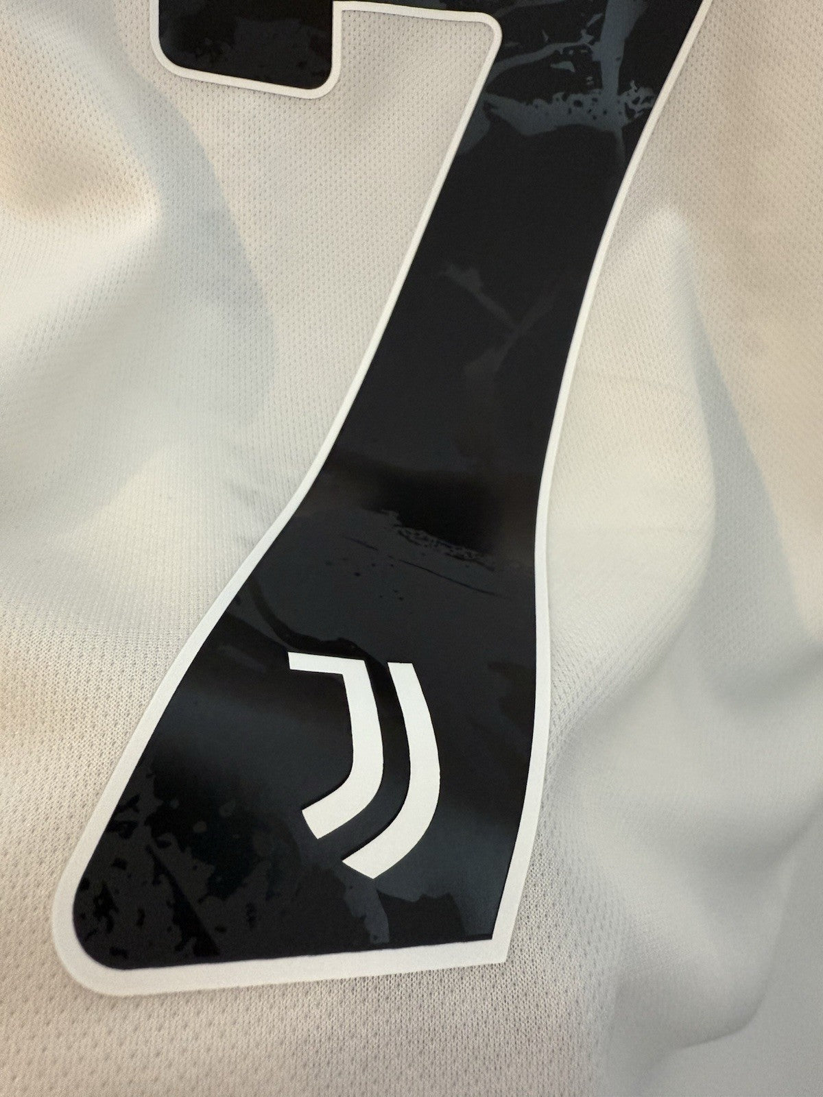 Juventus Chiesa #7 2022/23 Medium Home Shirt Excellent Condition H38907