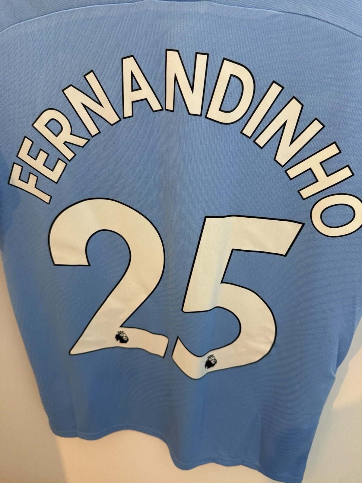 Manchester City Fernandinho #25 2019/20 Medium Home Excellent Conditio 755586-01