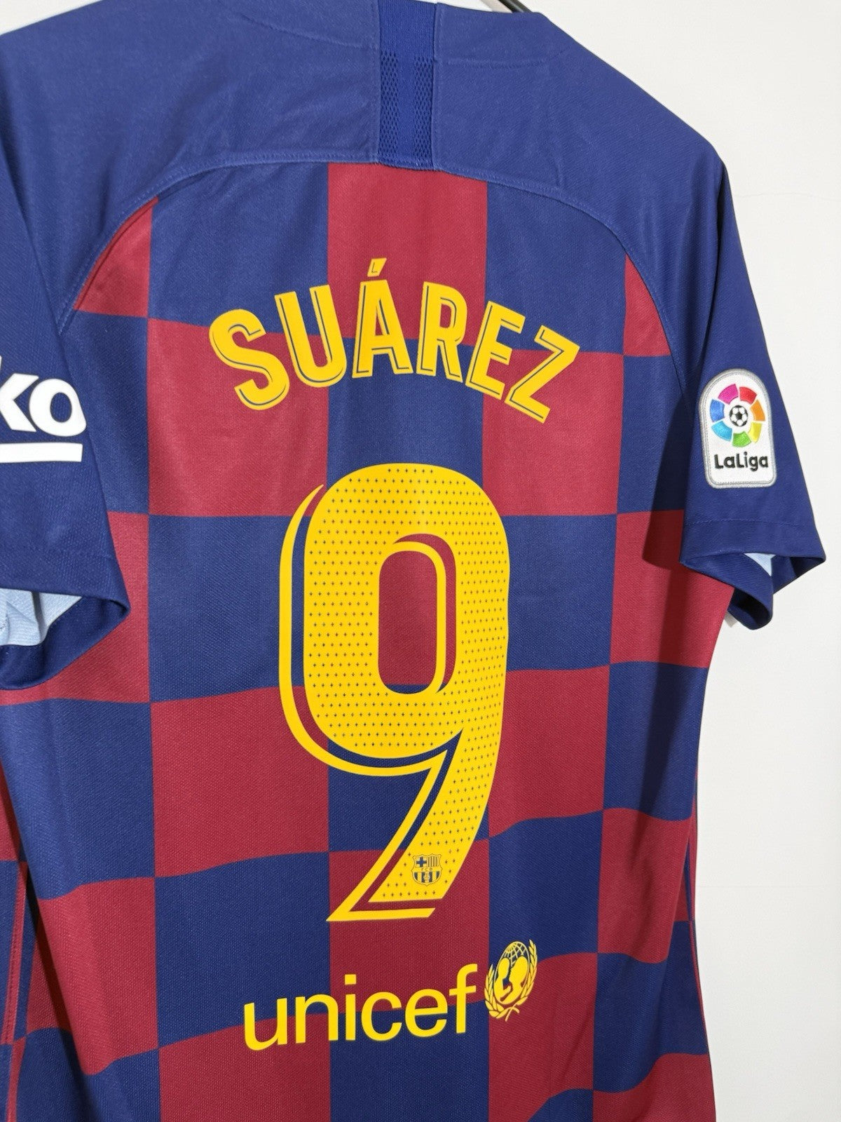 Barcelona Suarez #9 2019/20 Medium Home Shirt Excellent Condition AJ5532-456