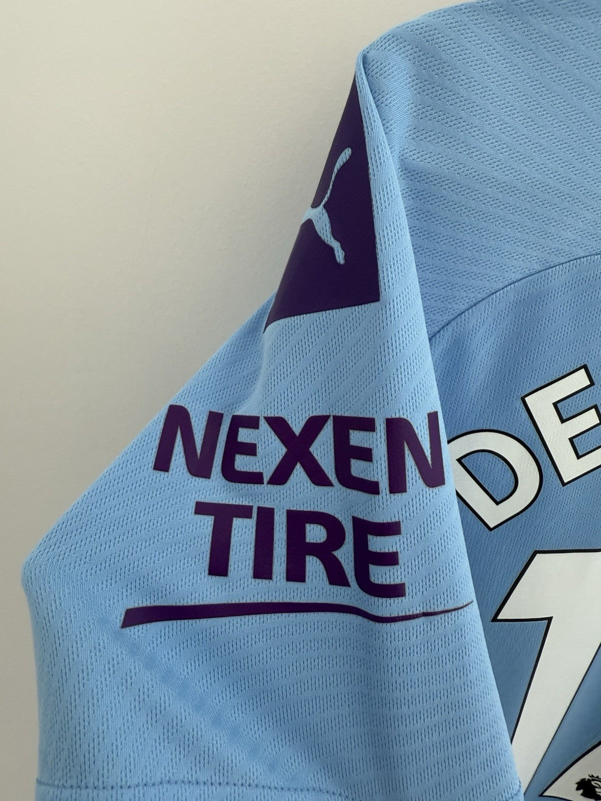 Man City De Bruyne #17 2019/20 Small Home Shirt Excellent Condition 755586-01