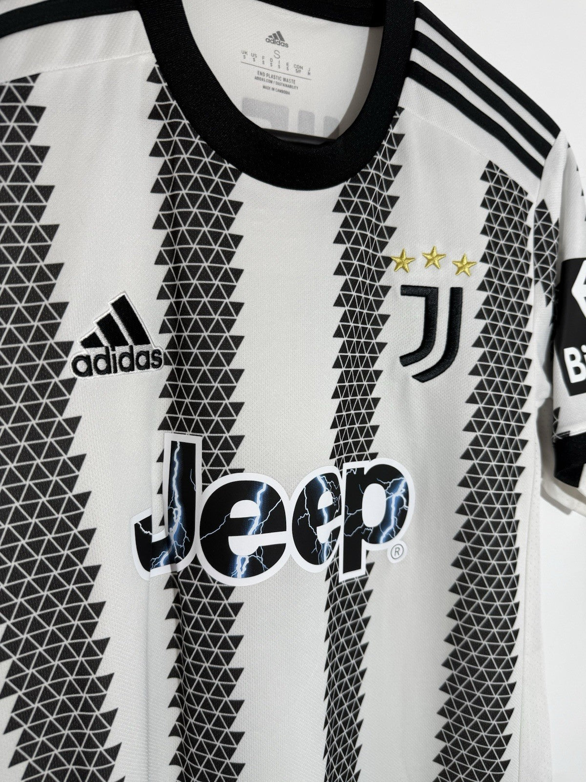 Juventus Chiesa #7 2022/23 Small Home Shirt Adidas Excellent Condition H38907