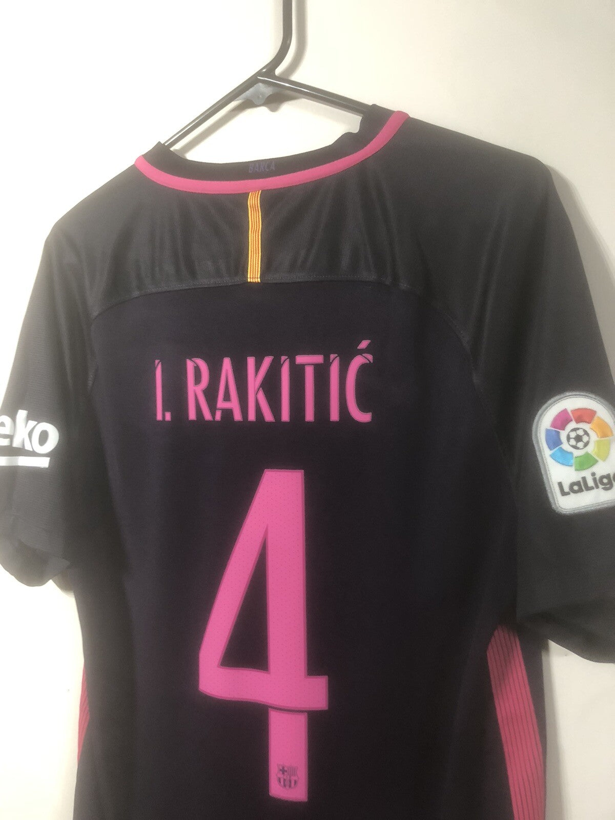 Barcelona I Rakitic #4 2016/17 Away Medium Shirt Very Good Condition 776844-525