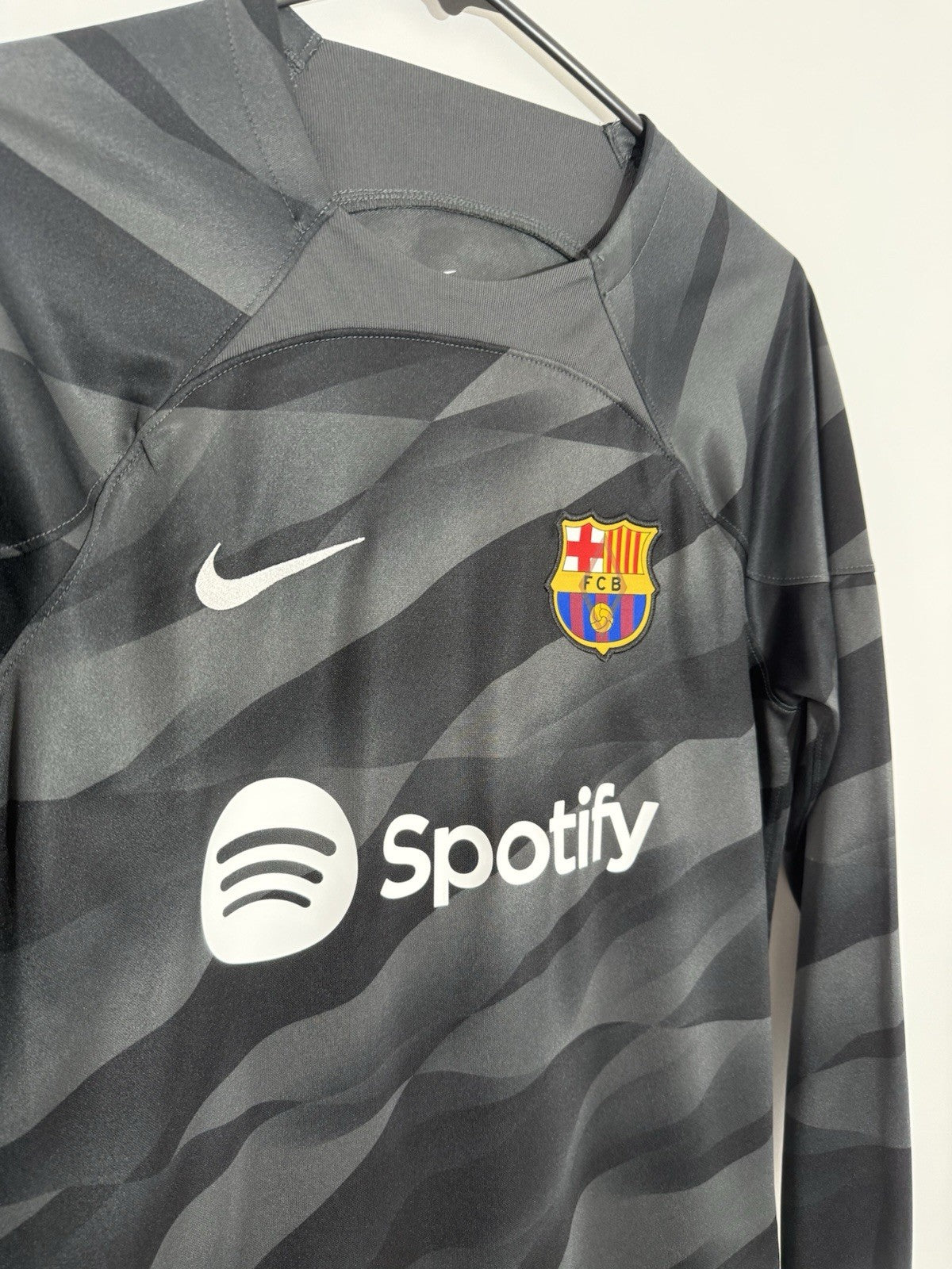 Barcelona 2023/24 Small Away Goalkeeper Shirt Excellent Condition DX2635-061