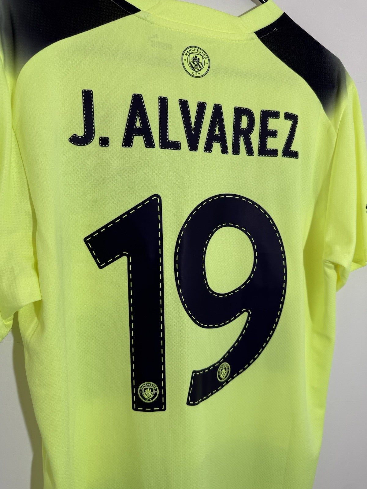 Manchester City J. Alvarez #19 2022/23 Treble Large 3rd Shirt BNWT 765734-03
