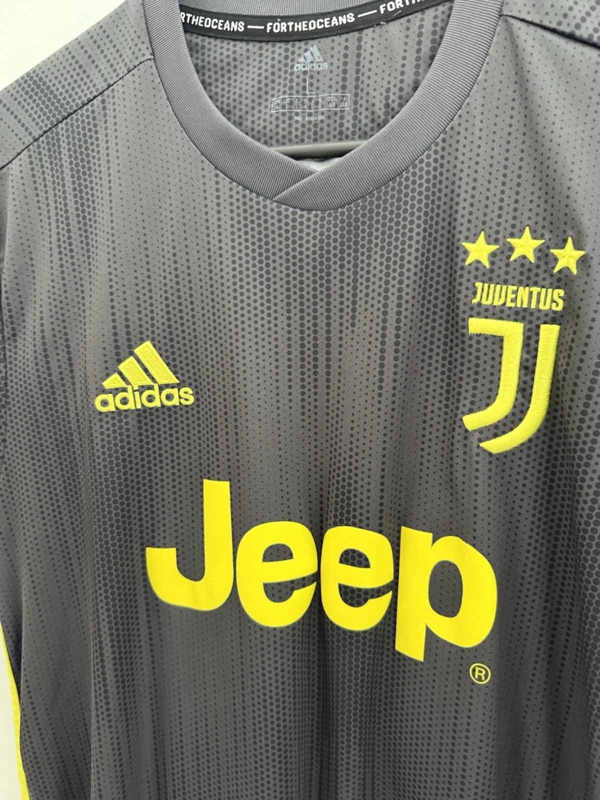 Juventus Bonucci #19 2018/19 Small 3rd Shirt Adidas Excellent Condition DP0455