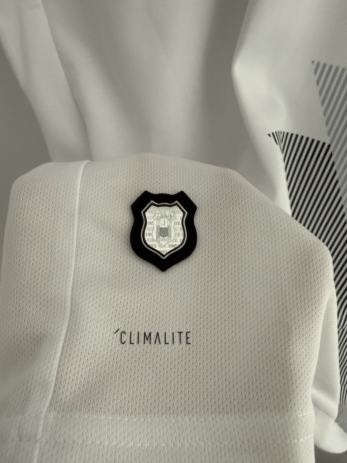 Besiktas Lens #27 2019/20 Medium Home Shirt BNWT DX3707