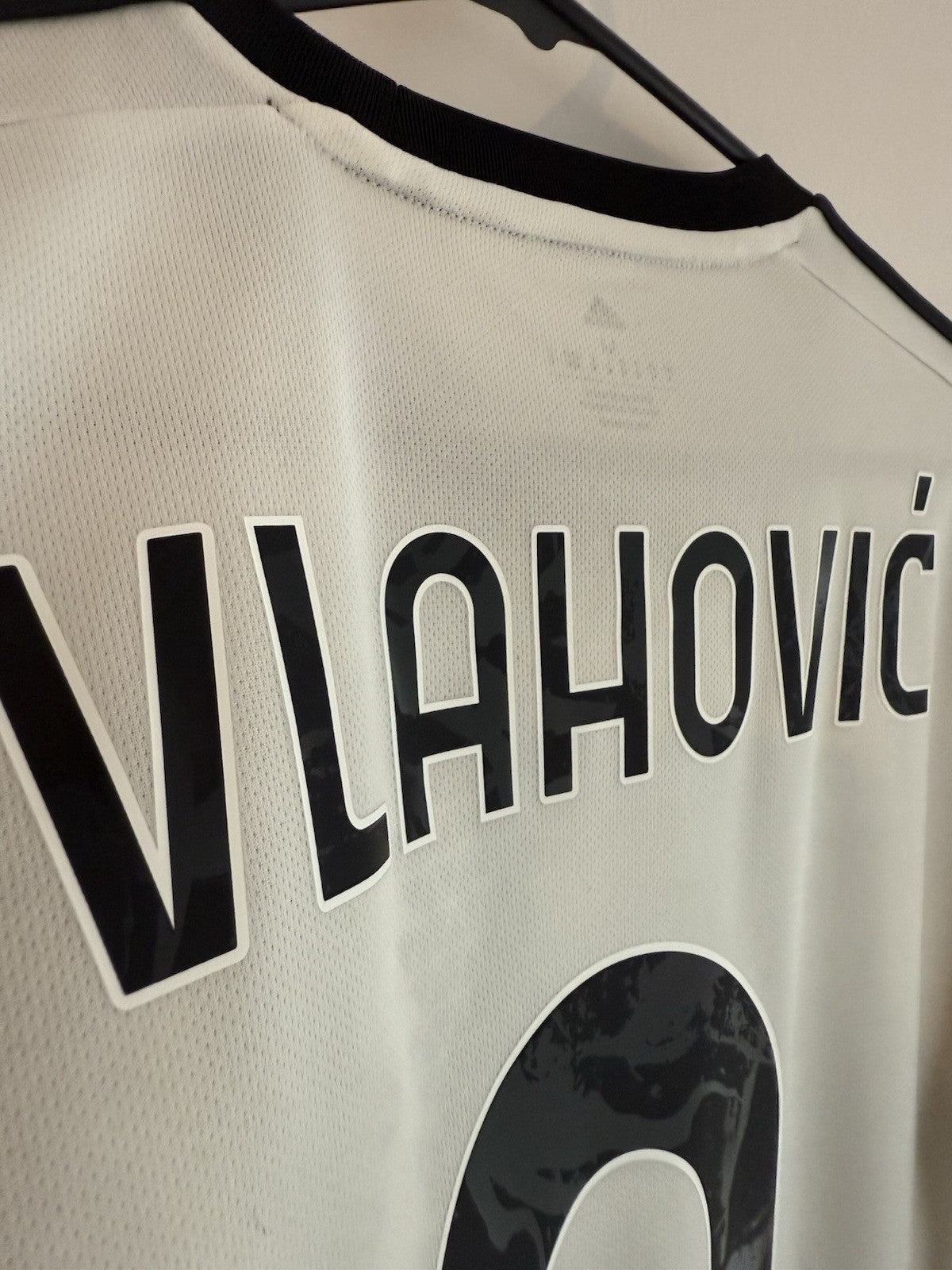 Juventus Vlahovic #9 2022/23 Medium Home Shirt Excellent Condition H38907
