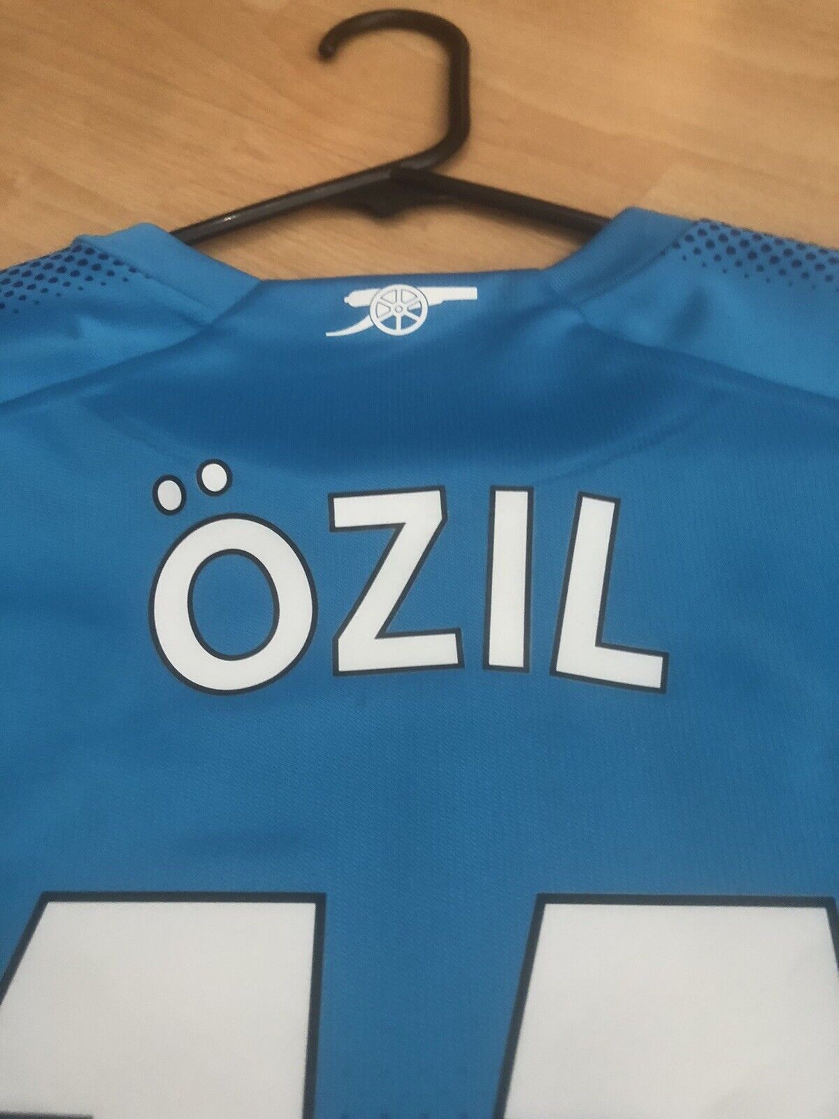 Ozil #11 Arsenal 2017/18 Small Away Shirt Puma Excellent Condition 751512
